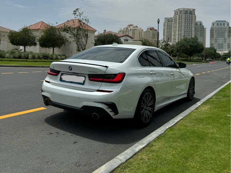 BMW 3-Series 330 i 2019 - Image 3