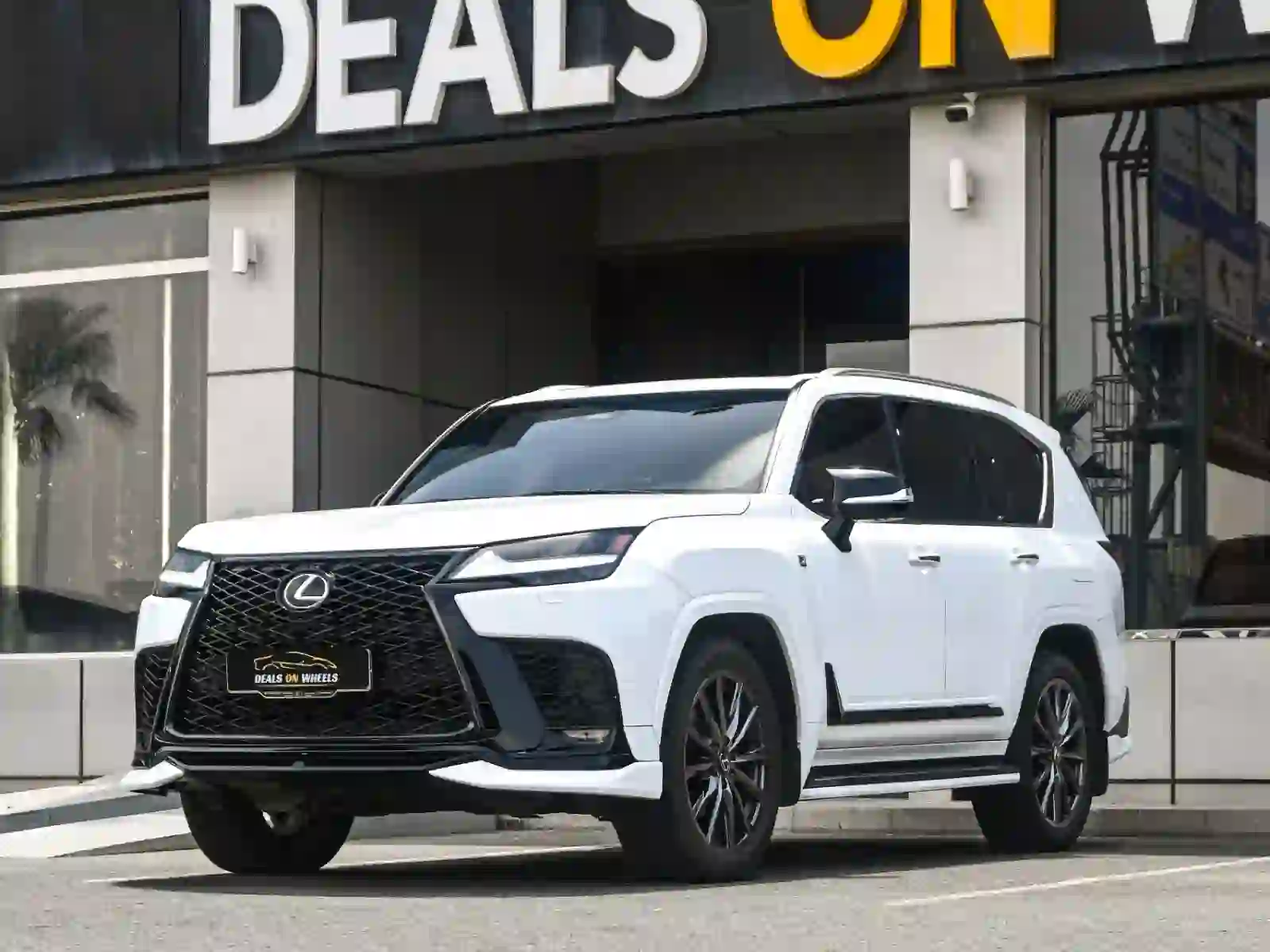 Lexus LX 600  F-Sport 2025 - Image 2