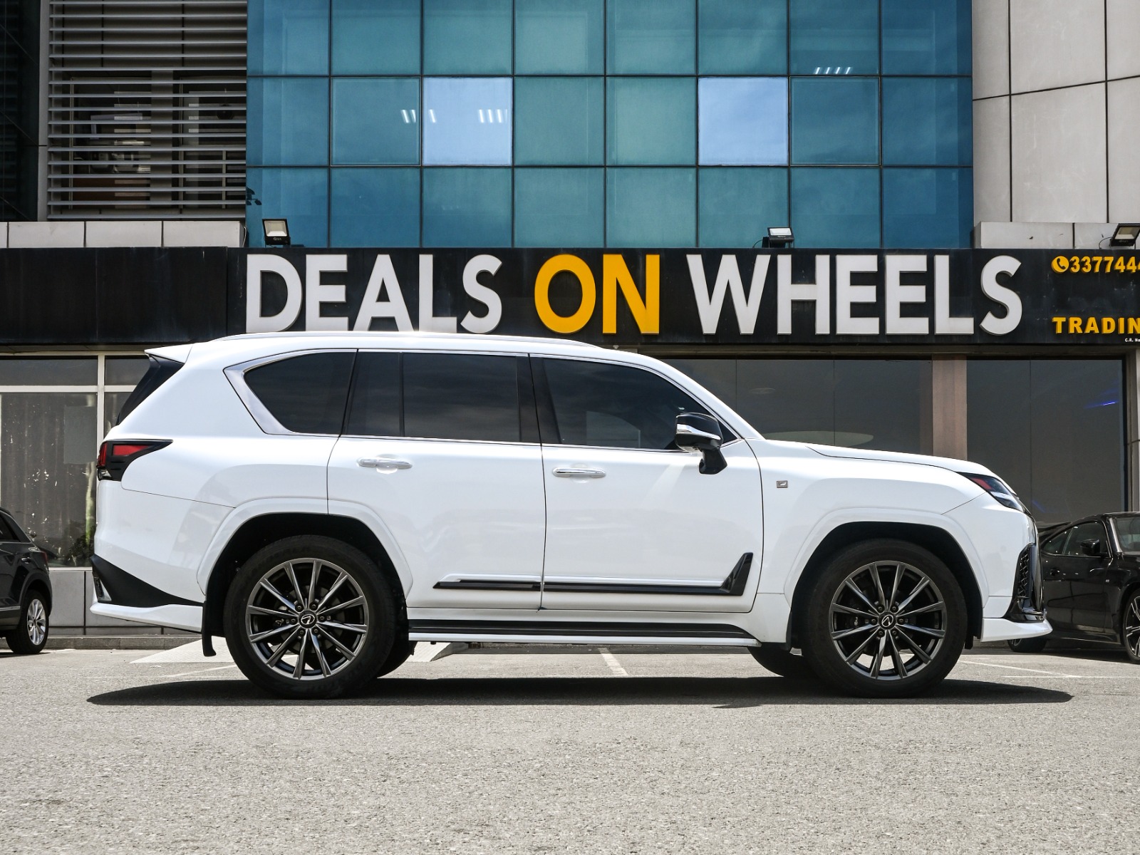 Lexus LX 600  F-Sport 2025 - Image 3