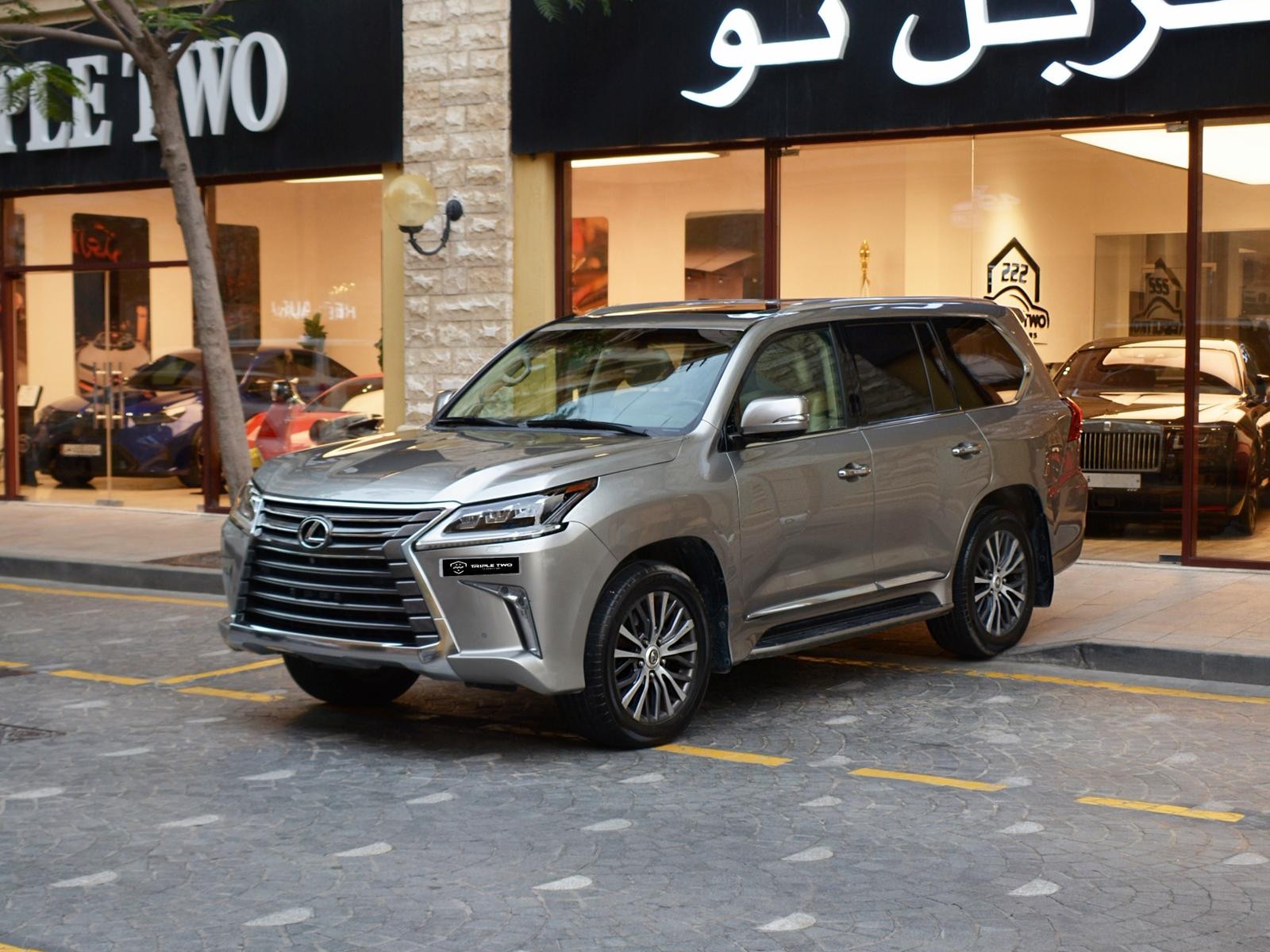 Lexus LX 570 S 2016 - Image 4