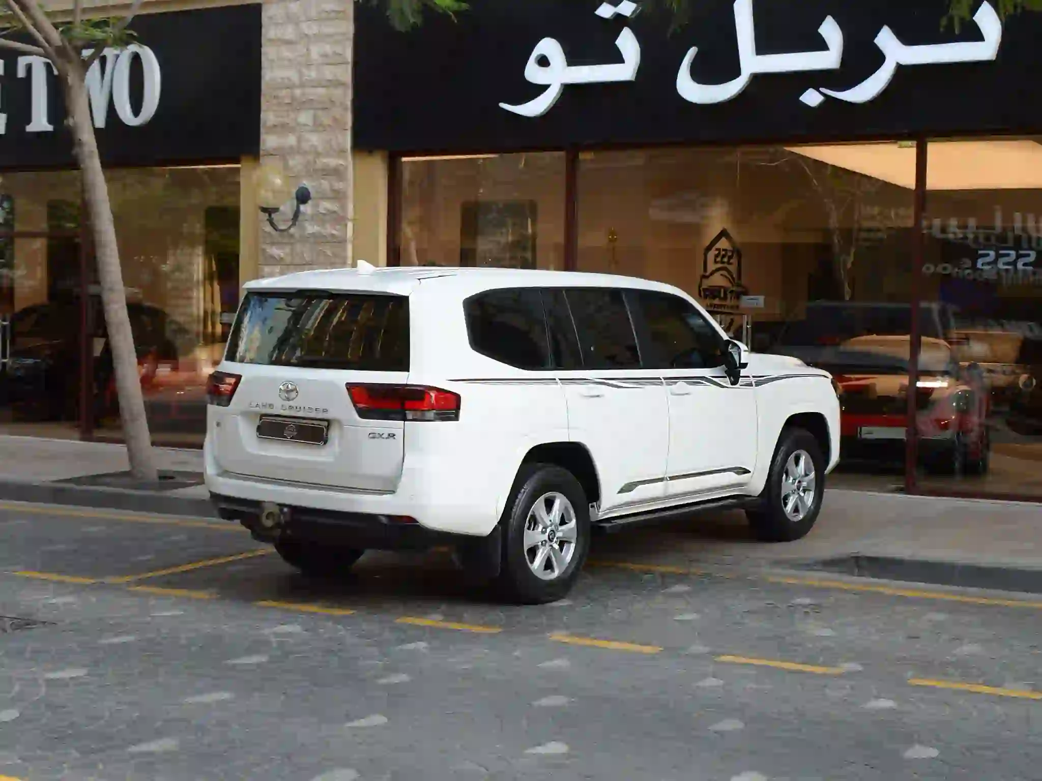 Toyota Land Cruiser GX.R 2024 - Image 2