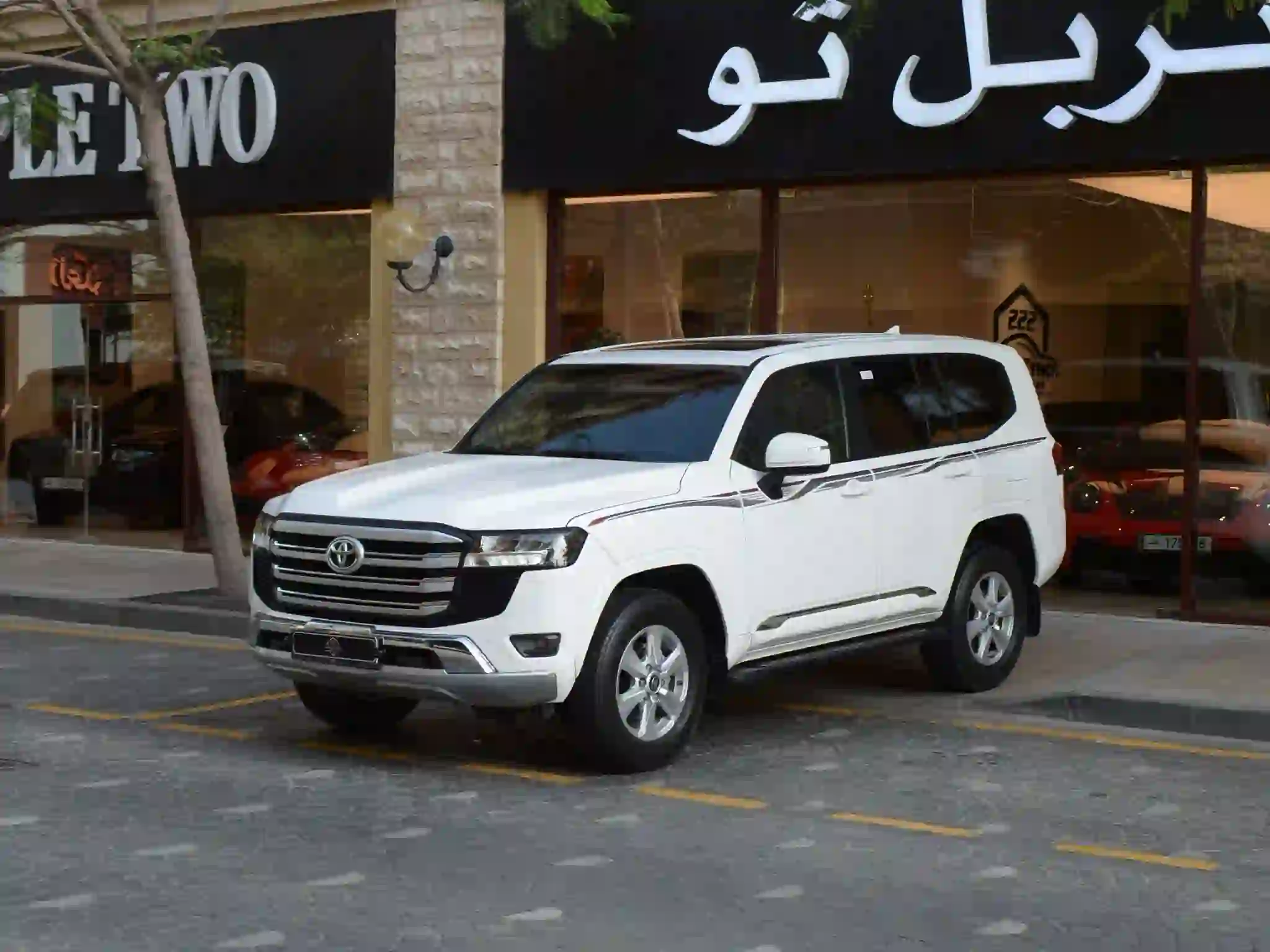 Toyota Land Cruiser GX.R 2024 - Image 4