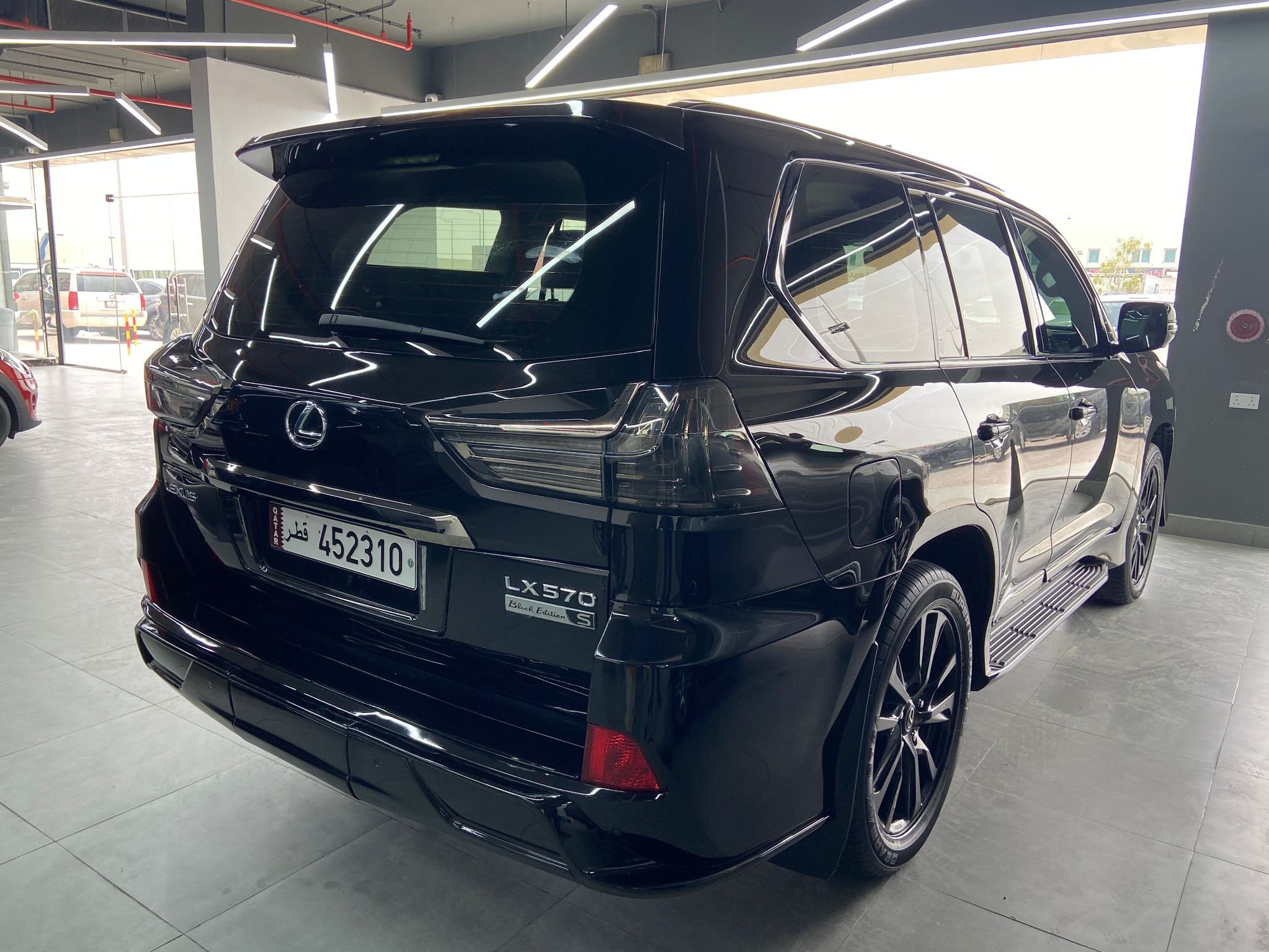 Lexus LX 570 S Black Edition 2017 - Image 3
