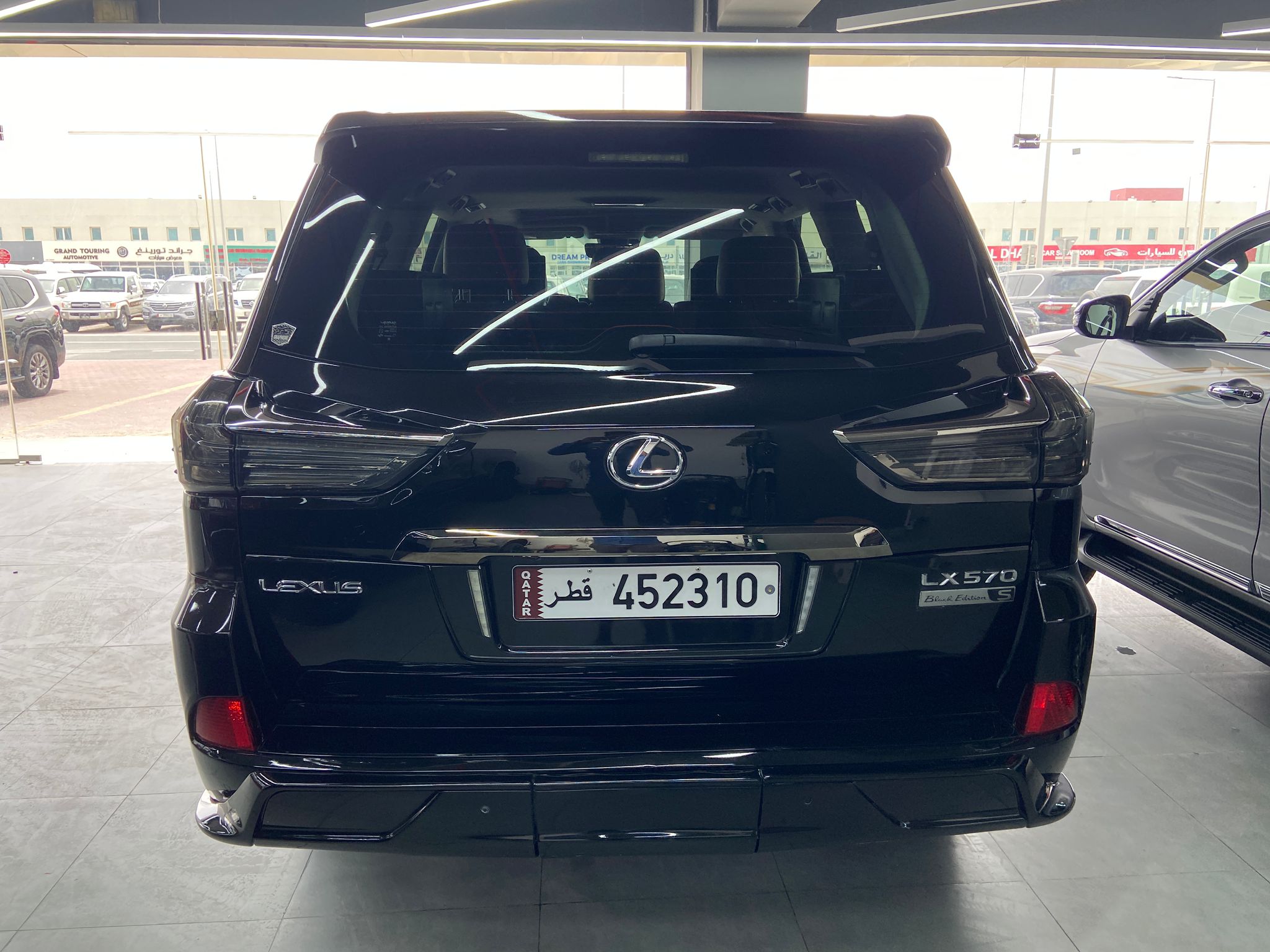 Lexus LX 570 S Black Edition 2017 - Image 4