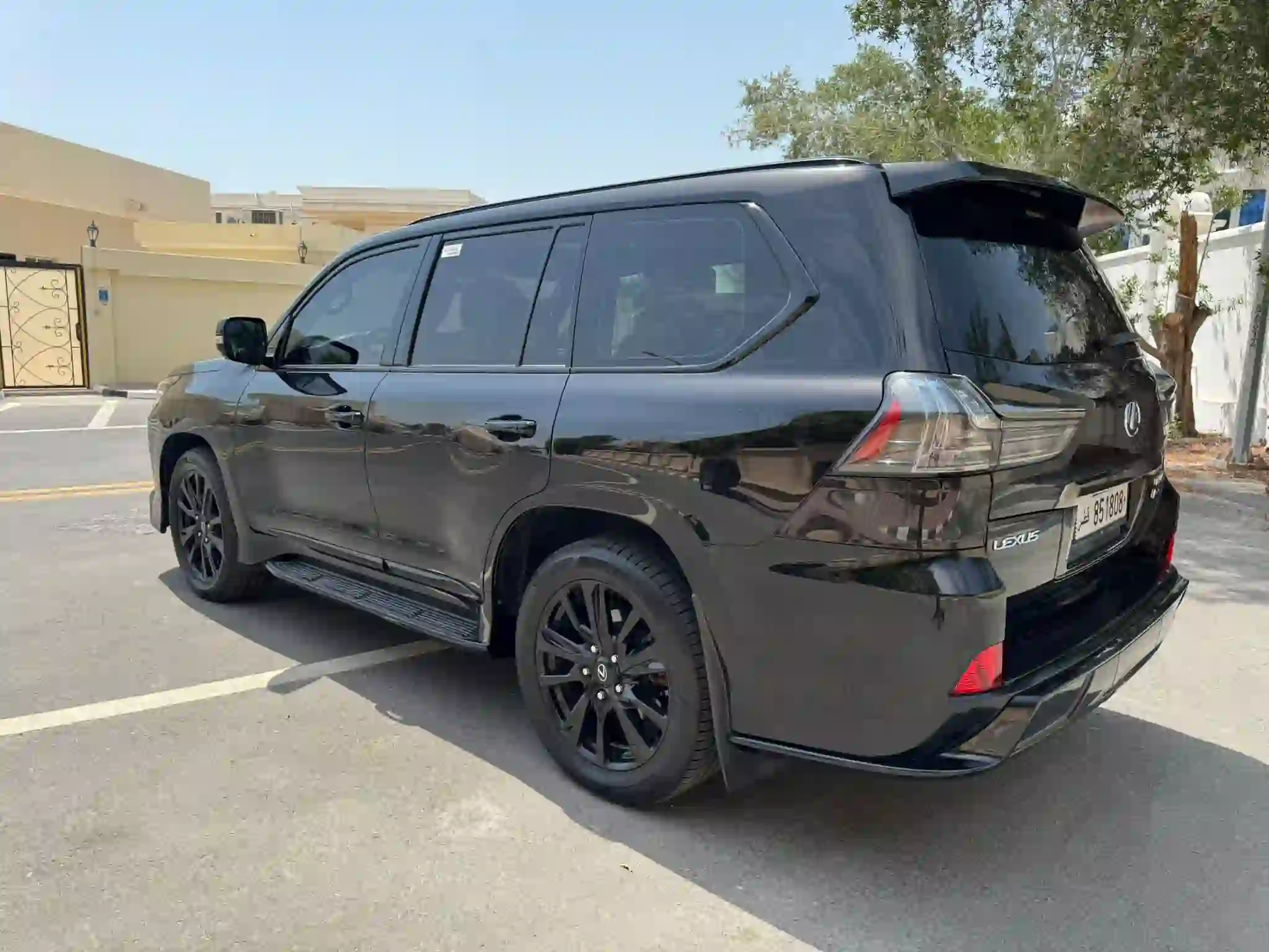 Lexus LX 570 S Black Edition 2019 - Image 4