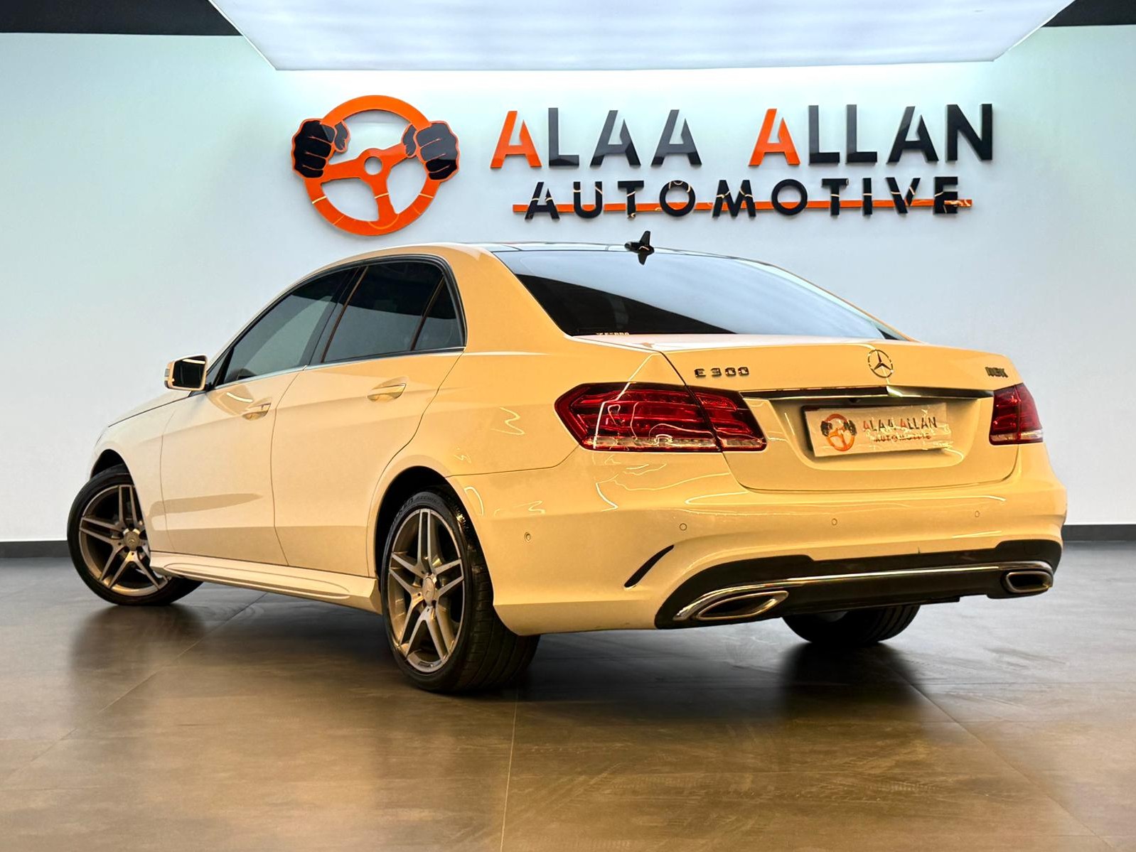 Mercedes-Benz E-Class Sedan 300 2014 - Image 2