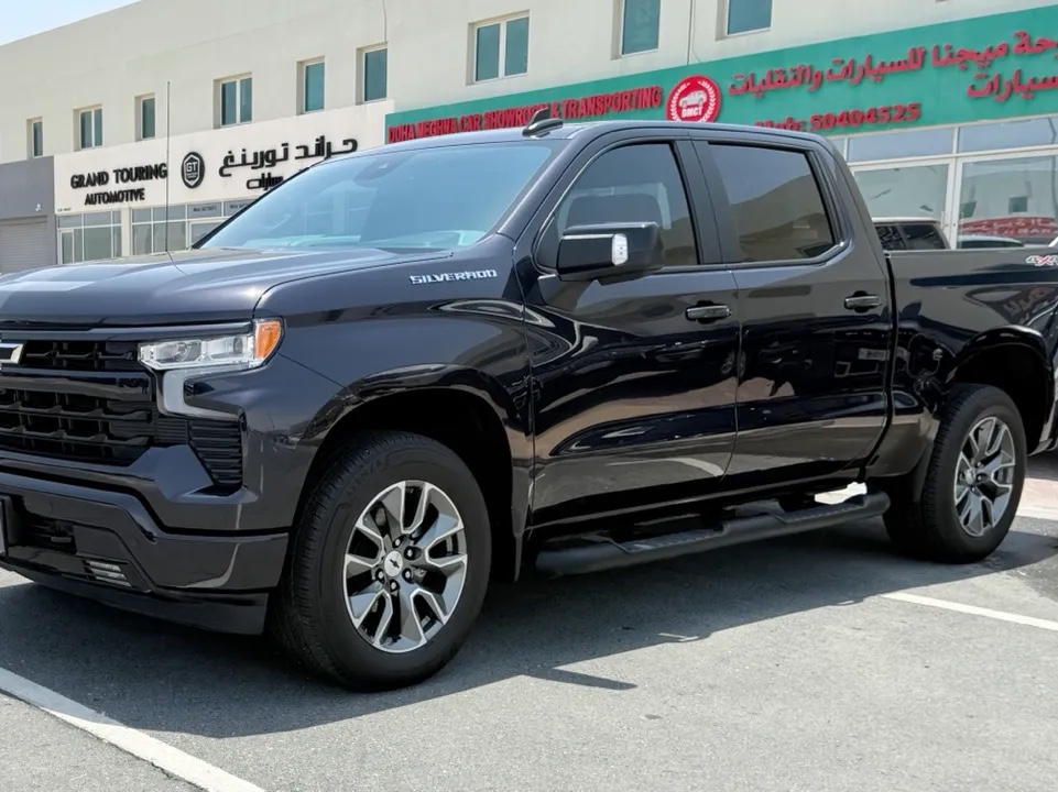 Chevrolet Silverado RST 2024 - Image 2