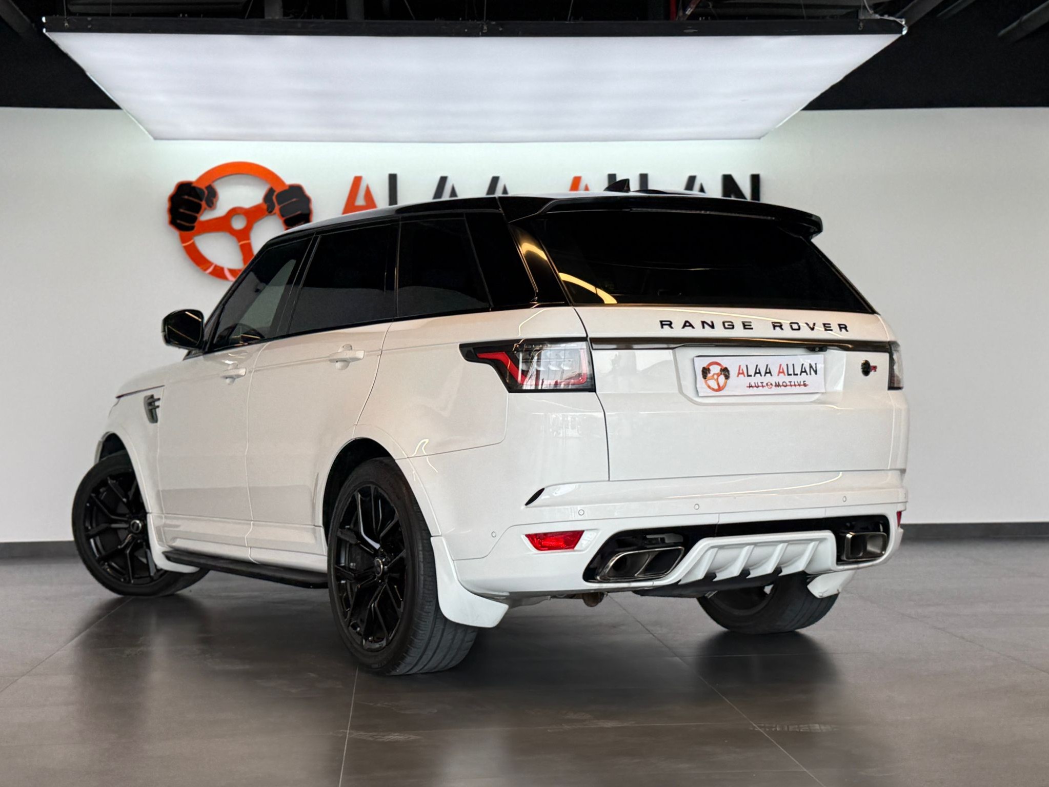 Land Rover Range Rover Sport SVR 2018 - Image 4