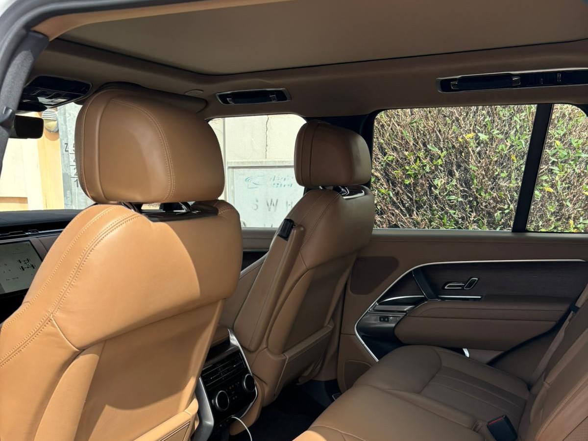 Land Rover Range Rover Vogue SE 2023 - Image 3