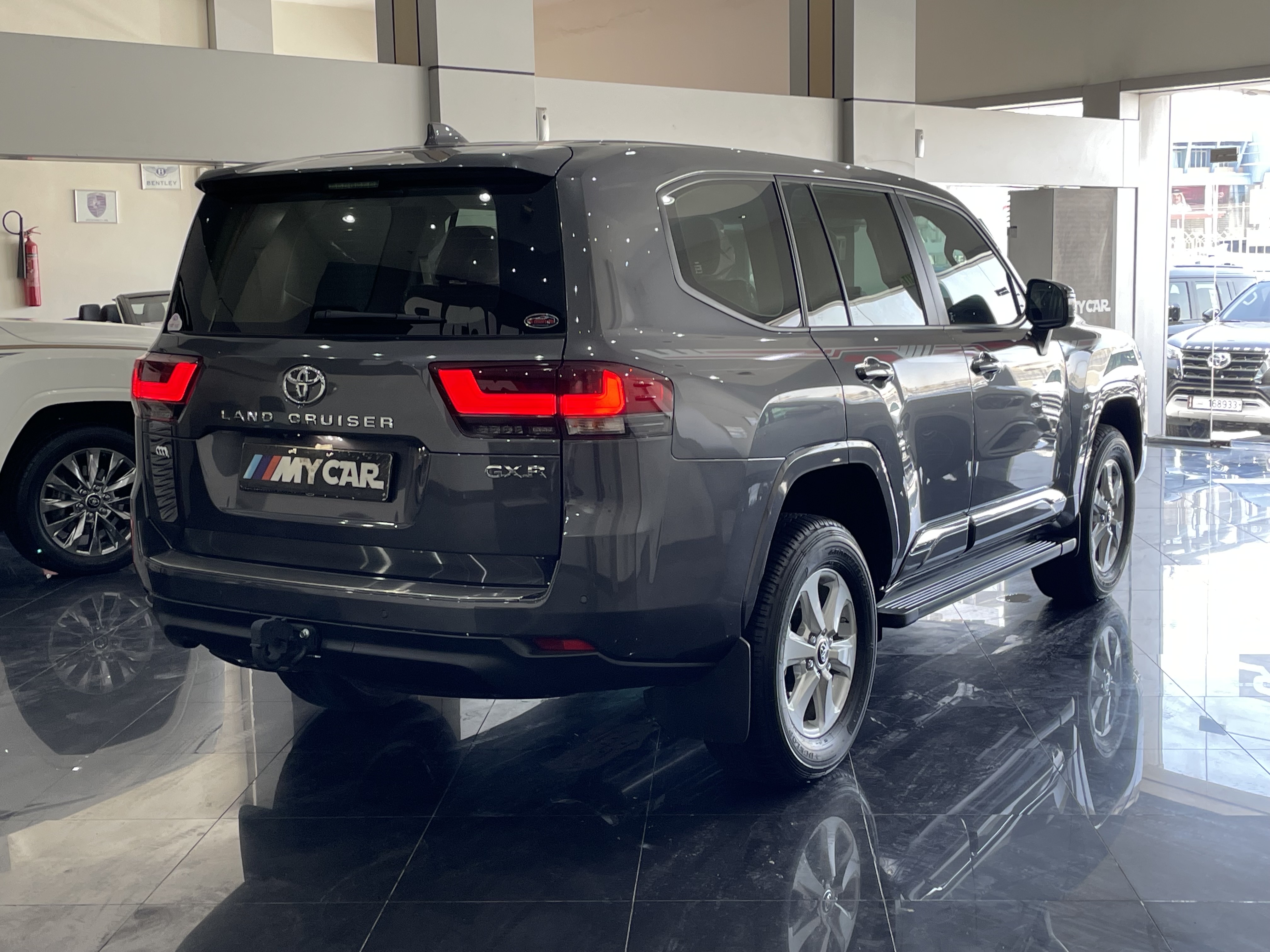 Toyota Land Cruiser GXR v6 - Image 3