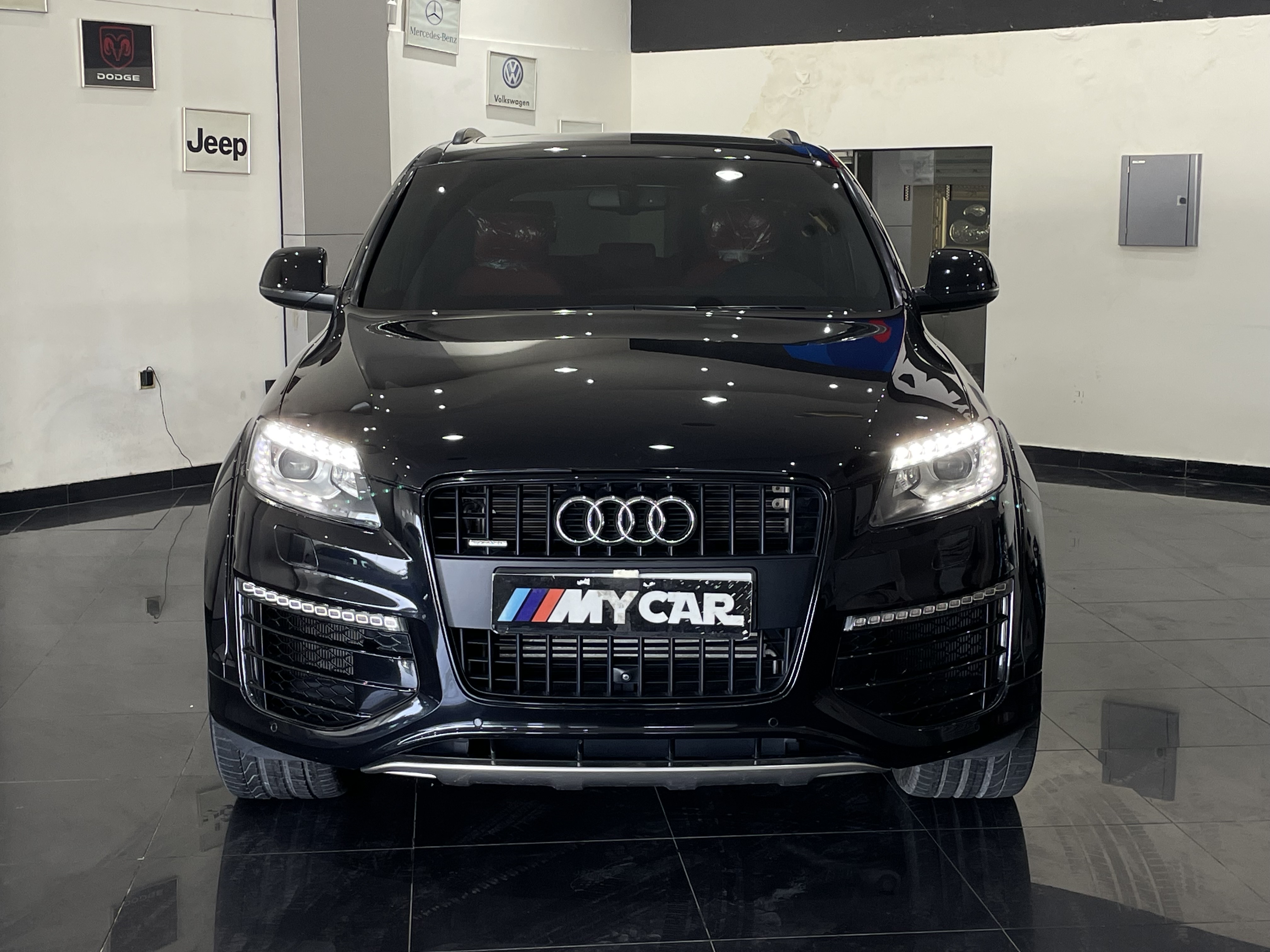 Audi Q7 - Image 2