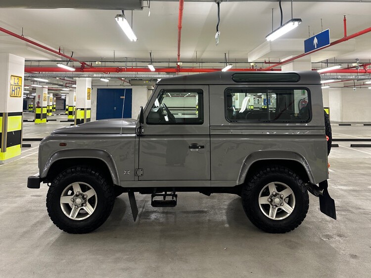Land Rover Defender 90 2011 - Image 2