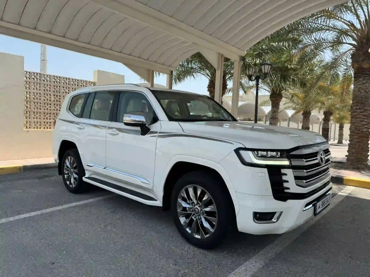 Toyota Land Cruiser VX 2025