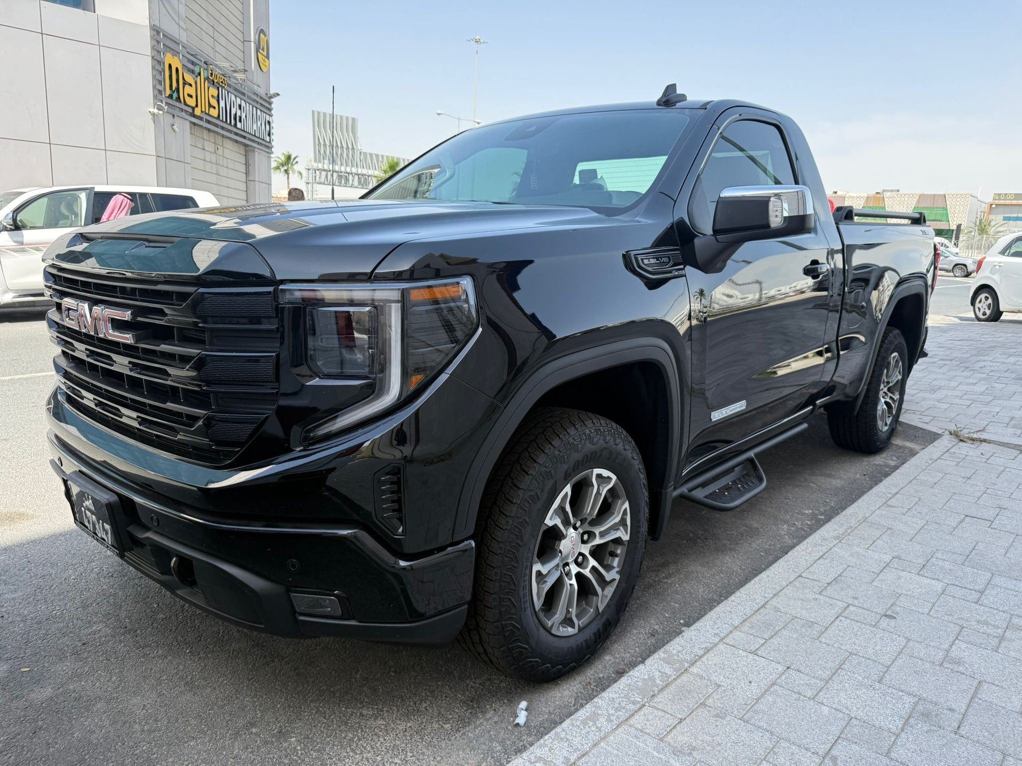 GMC Sierra Elevation  2026 - Image 2