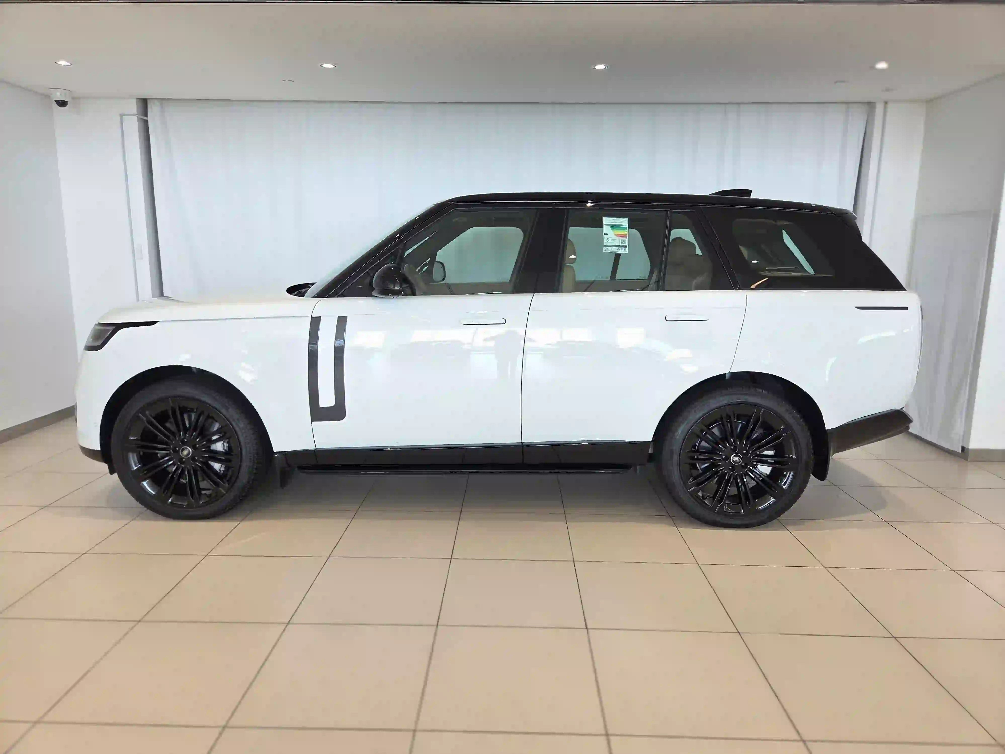 Land Rover Range Rover 4.4 V8 HSE 2025 - Image 4