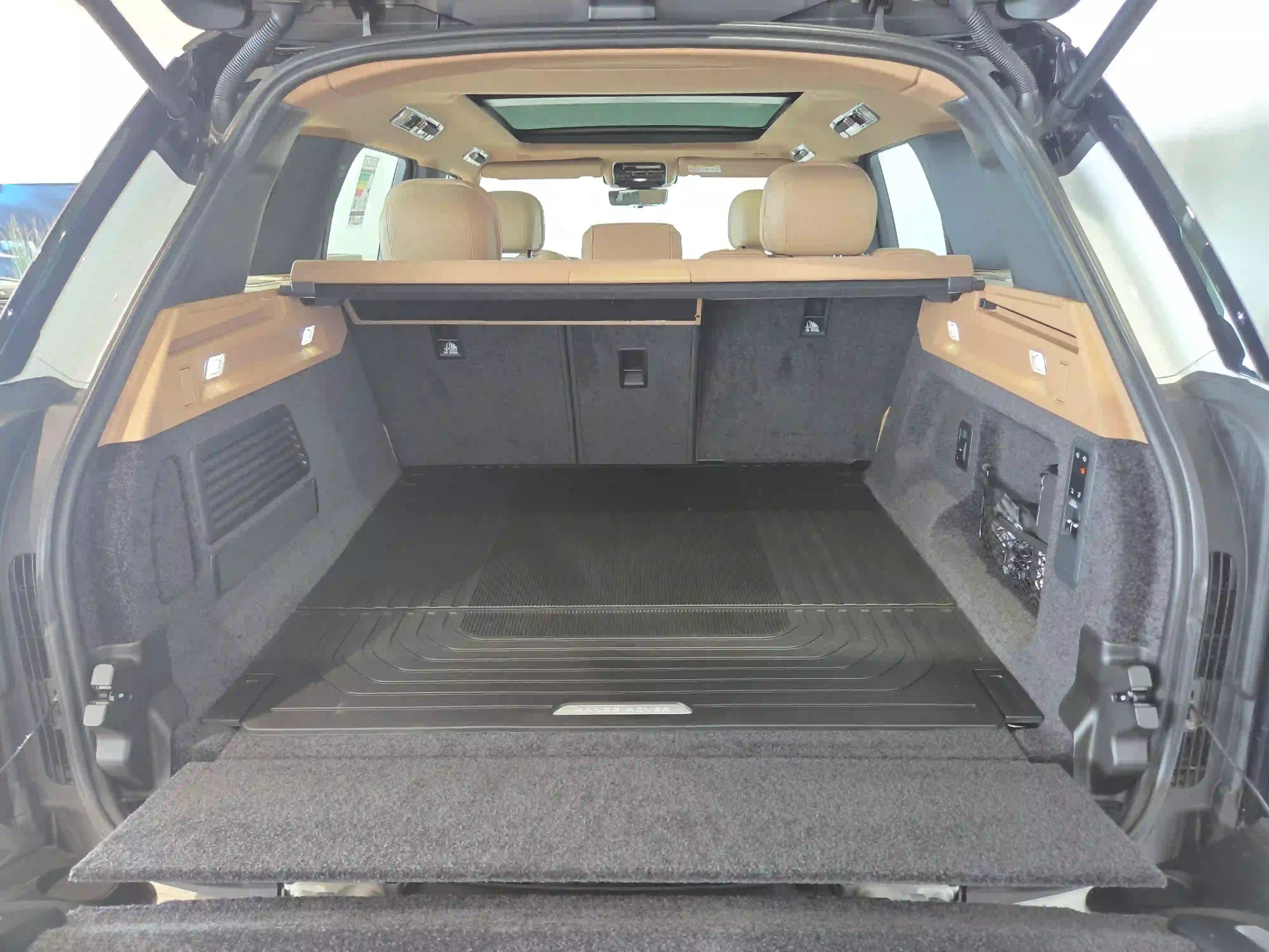 Land Rover Range Rover 4.4 V8 HSE 2025 — photo 12 for sale in Qatar