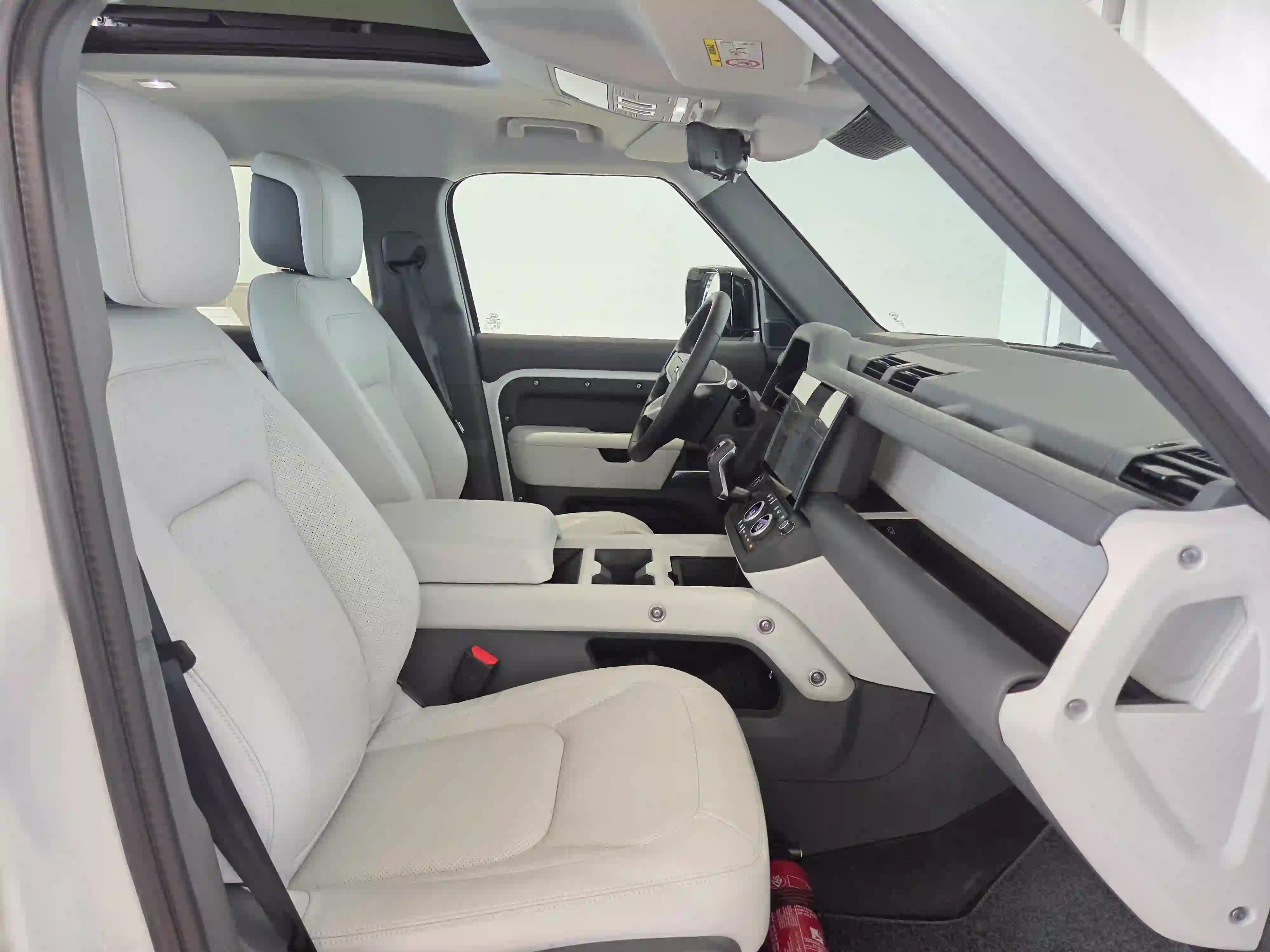 Land Rover Defender 110 3.0i6 X-Dynamic HSE 2026 — photo 10 for sale in Qatar