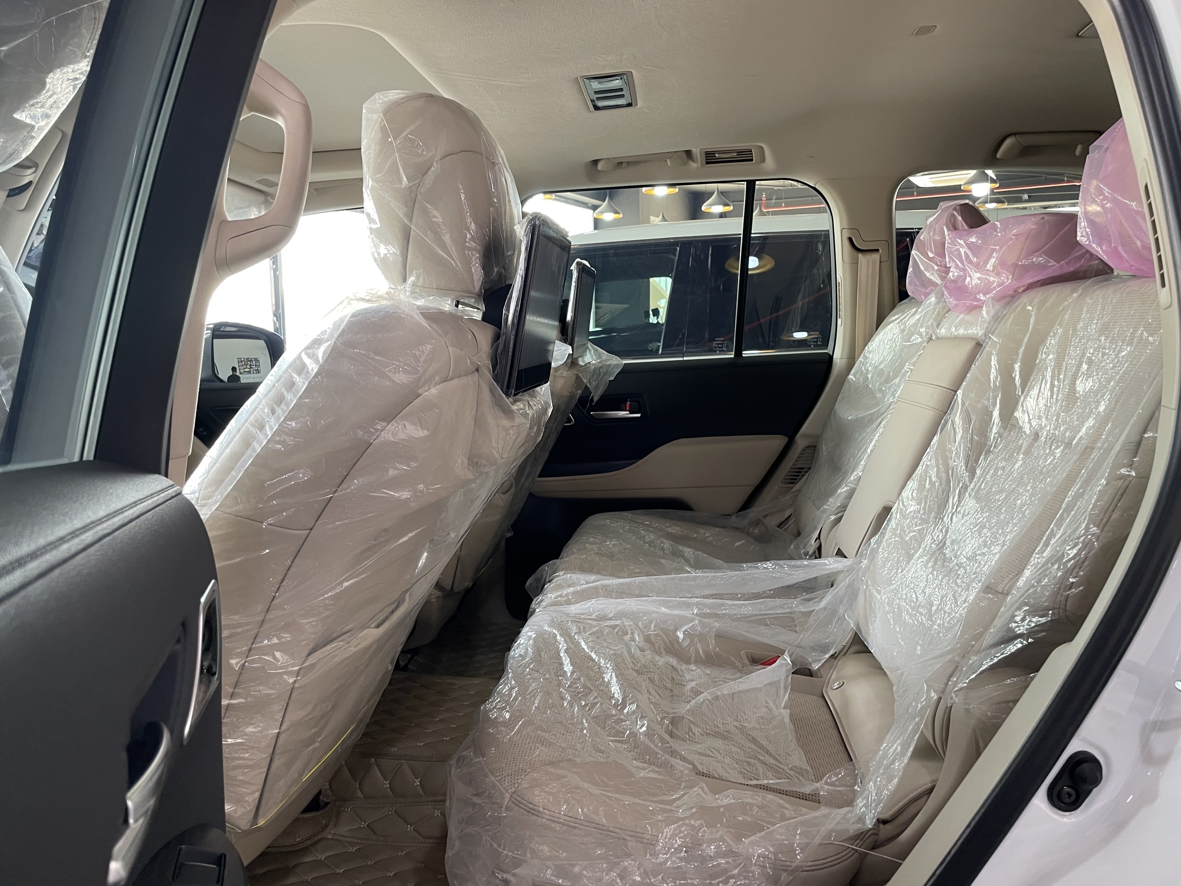 Toyota Land Cruiser VX.R - Image 4