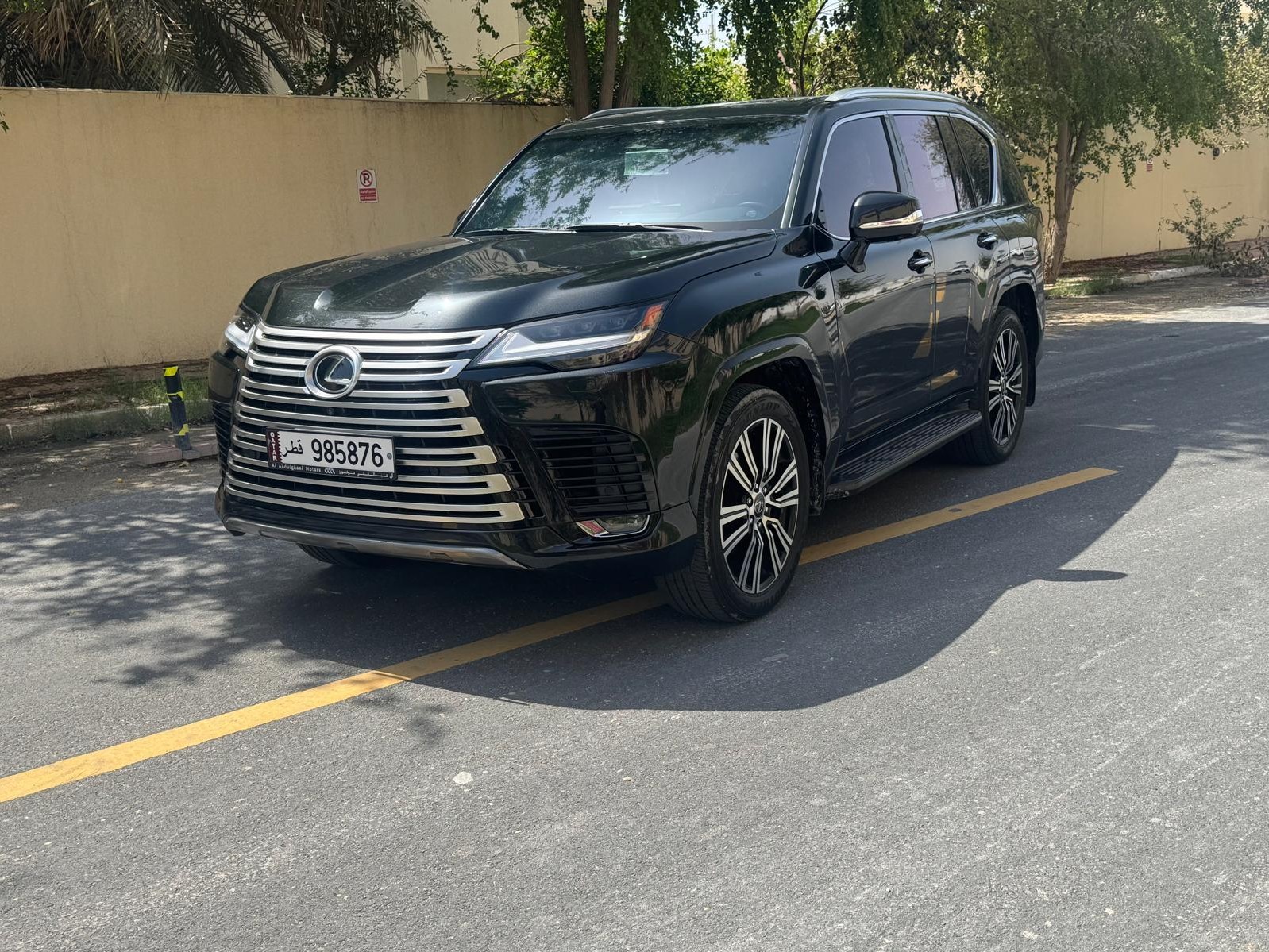 Lexus LX 600 Luxury  2025 - Image 2