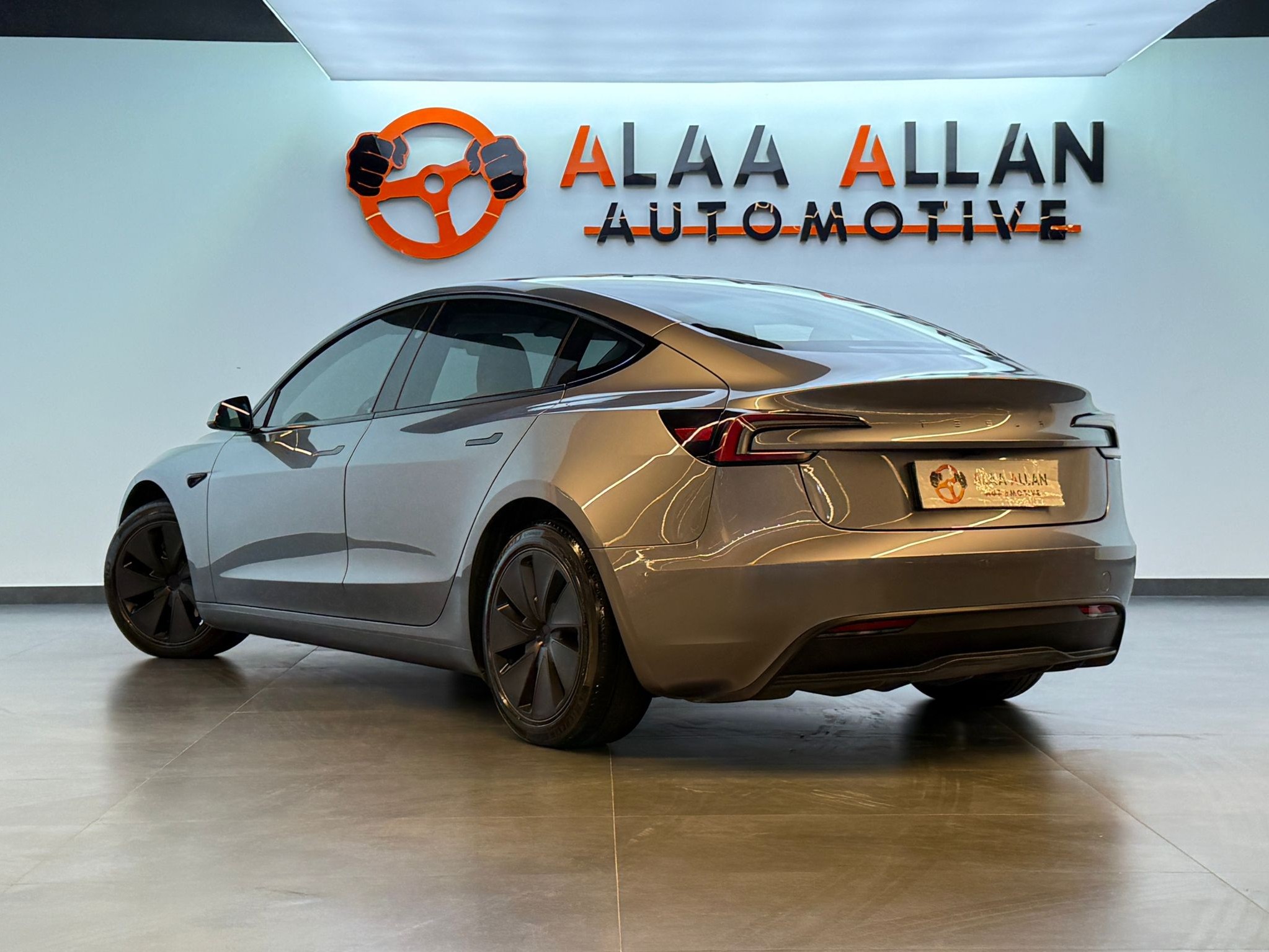 Tesla Model 3  Long Range 2025 - Image 4