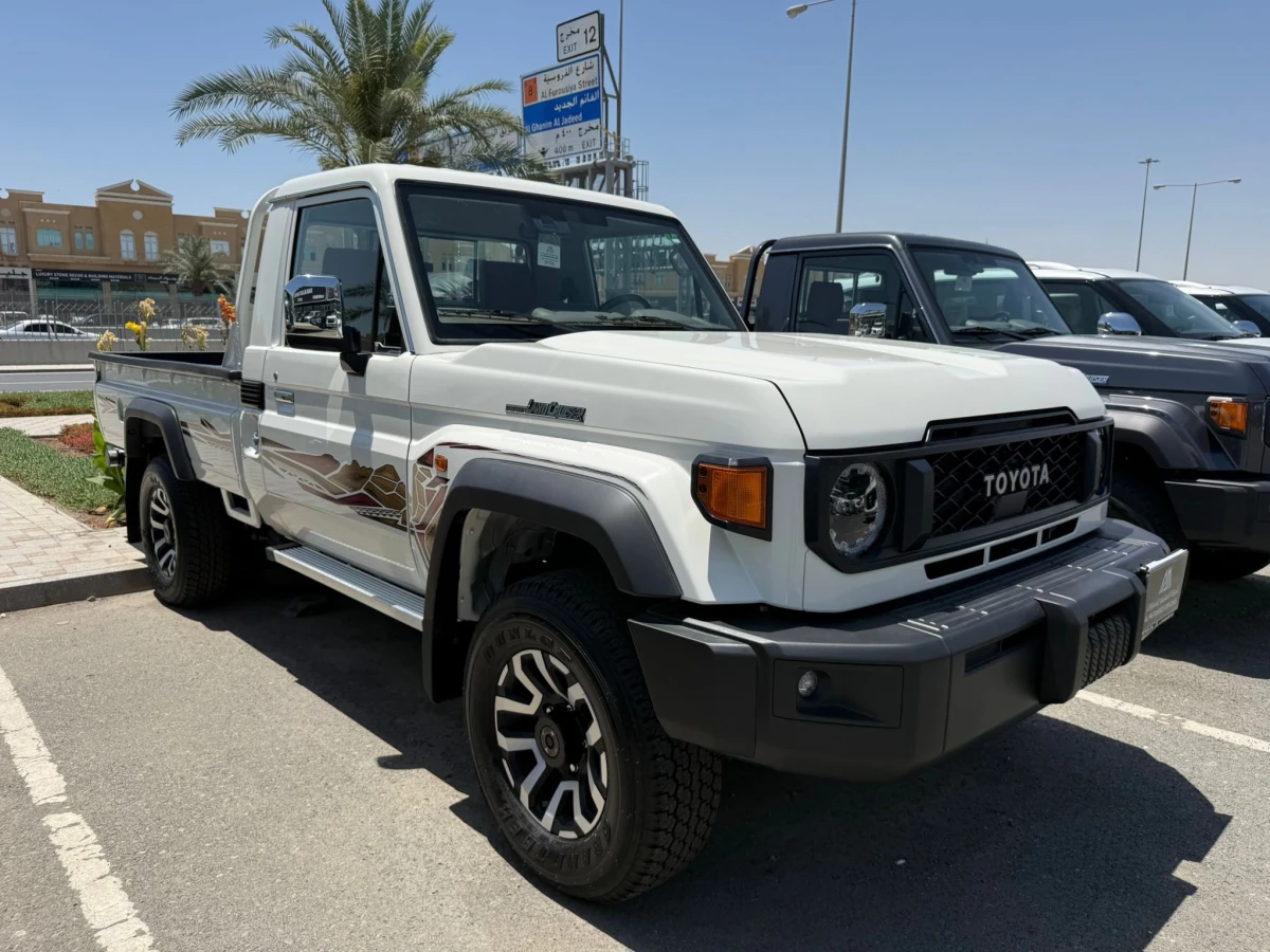Toyota Land Cruiser LX 2025