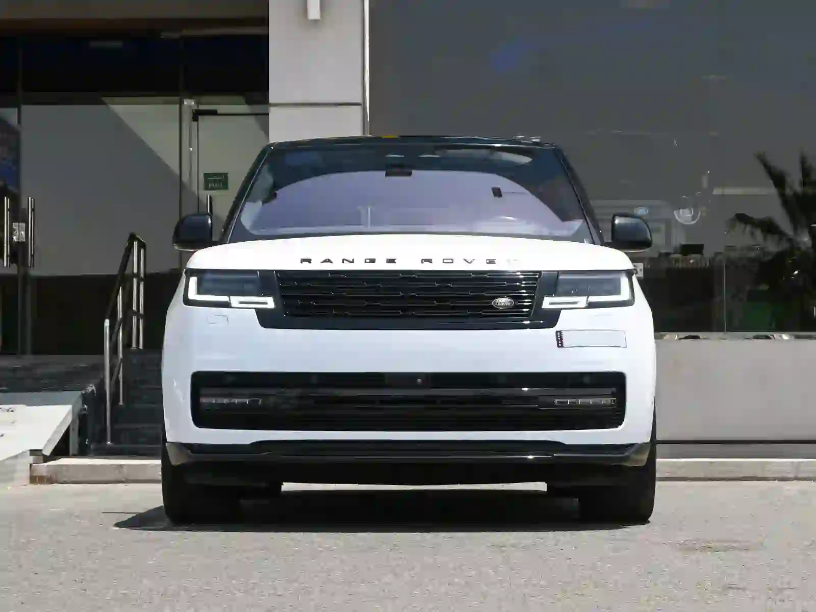 Land Rover Range Rover Vogue SE 2023 - Image 2