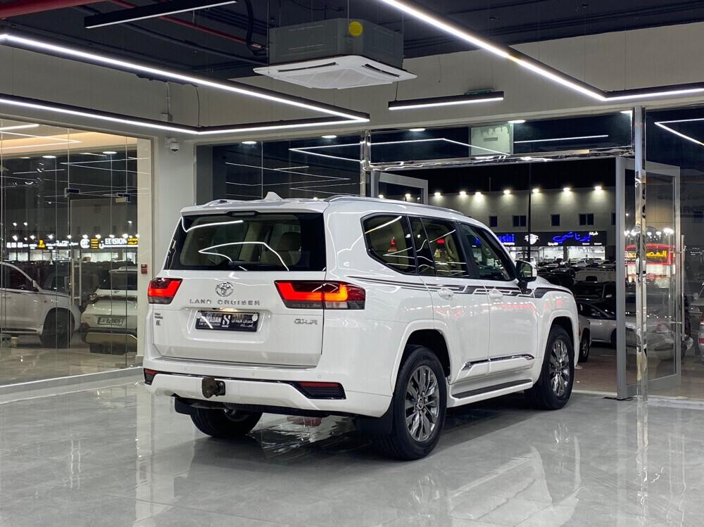 Toyota Land Cruiser GXR Twin Turbo 2022 - Image 4