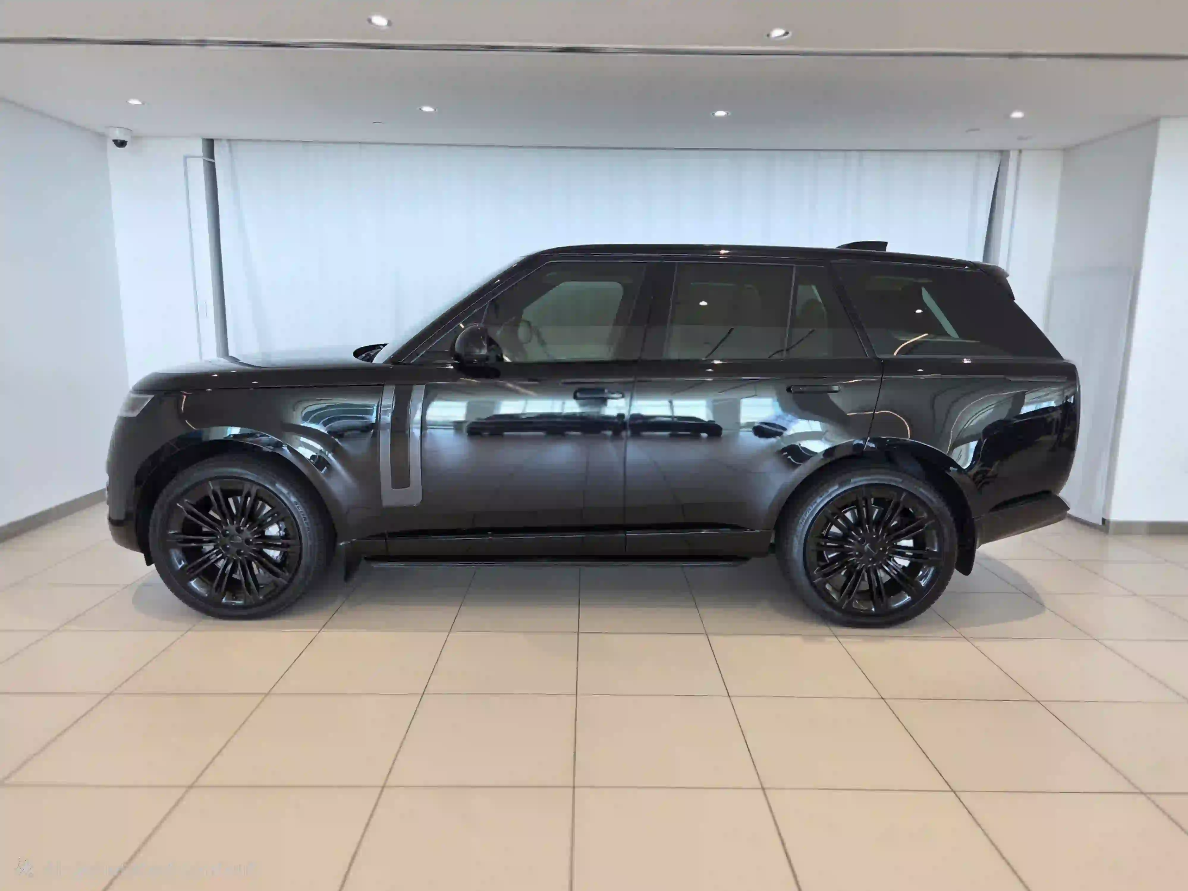 Land Rover Range Rover 4.4 V8 HSE 2026 - Image 3