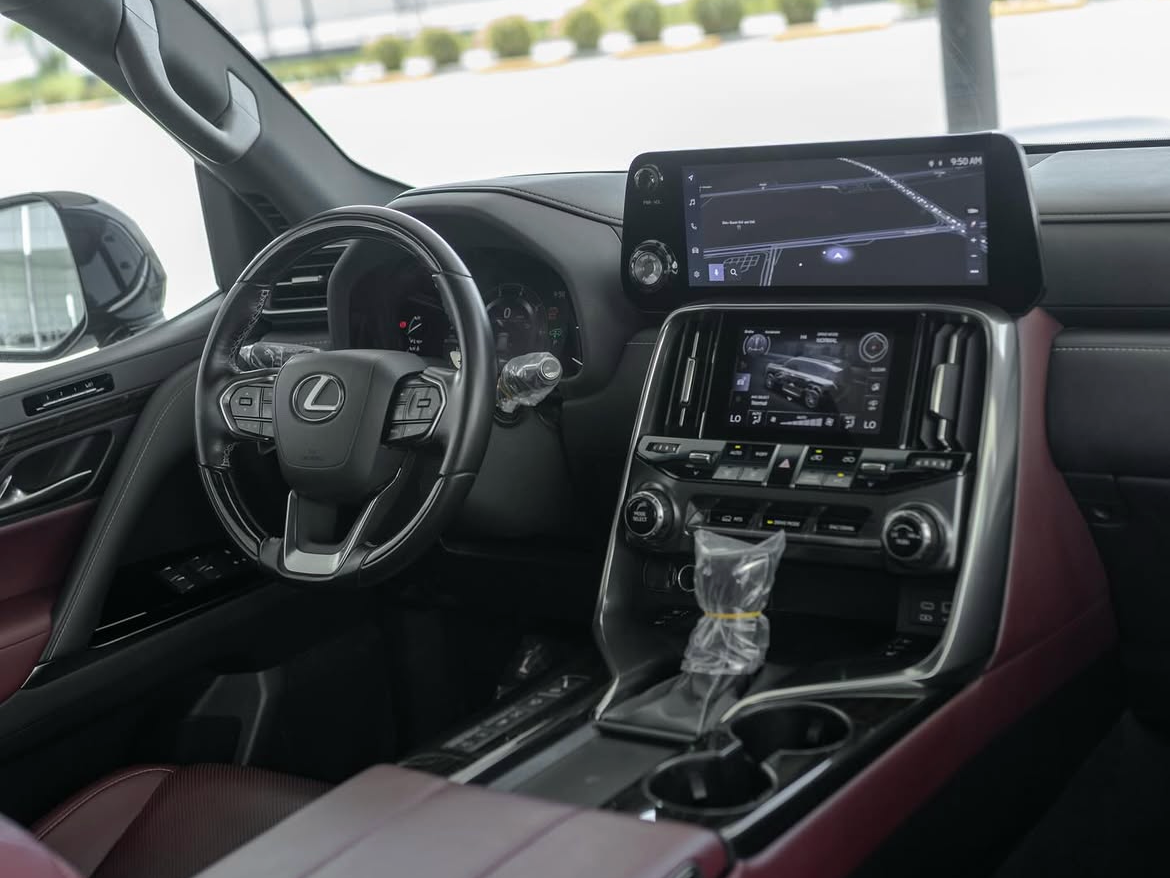Lexus LX 600 Luxury  - Image 4