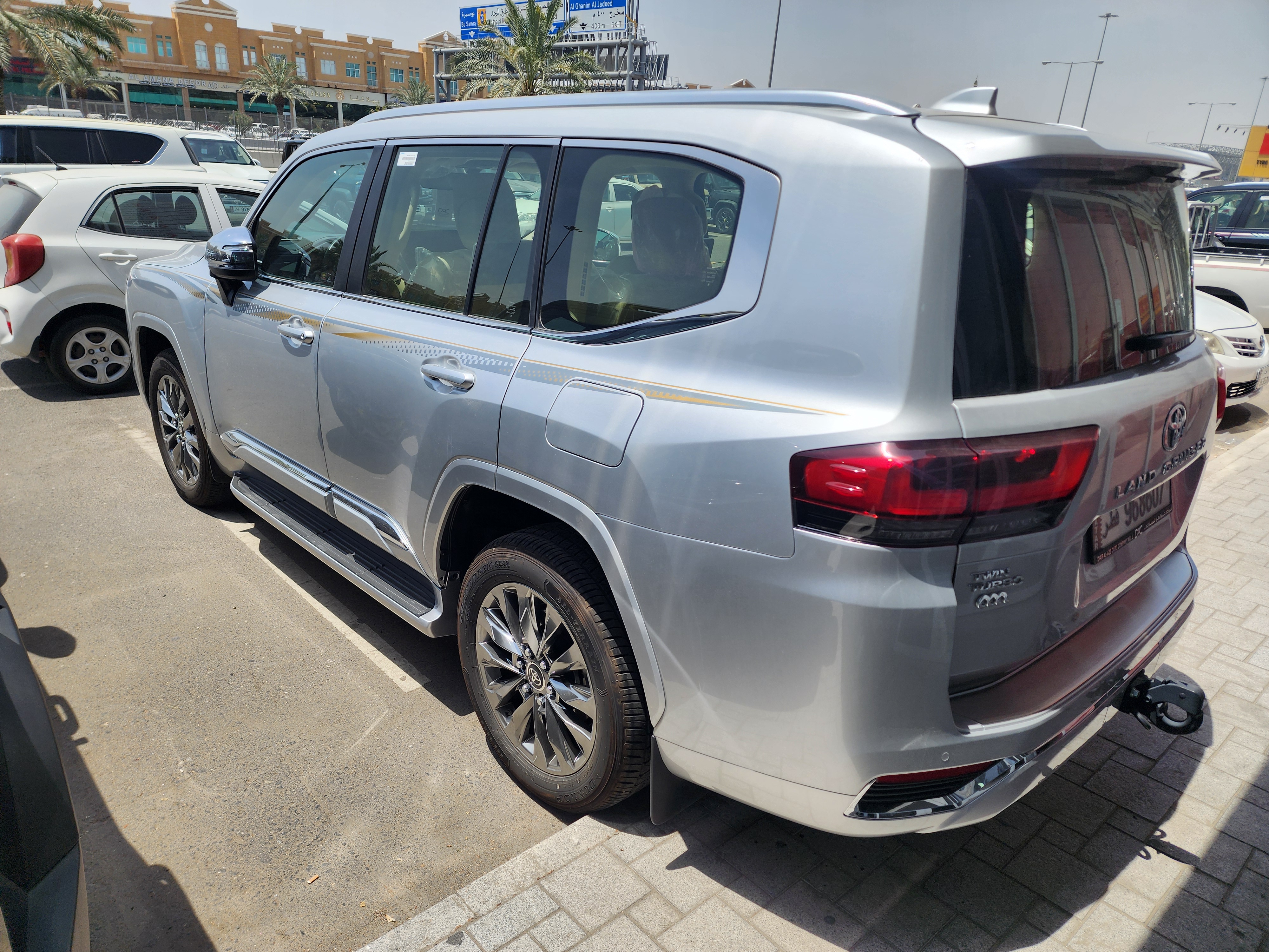 Toyota Land Cruiser VX - Image 4