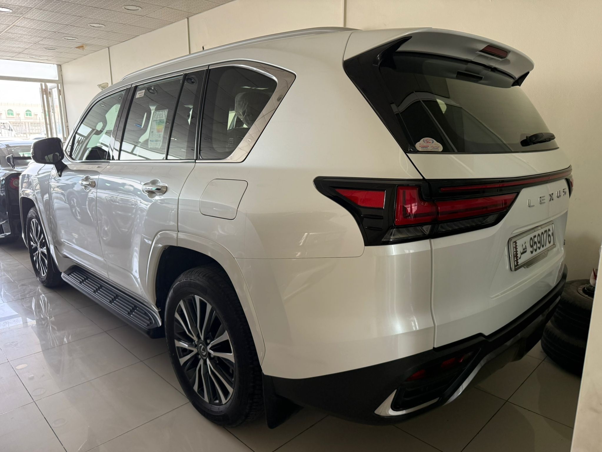 Lexus LX 600 Luxury  2024 - Image 3