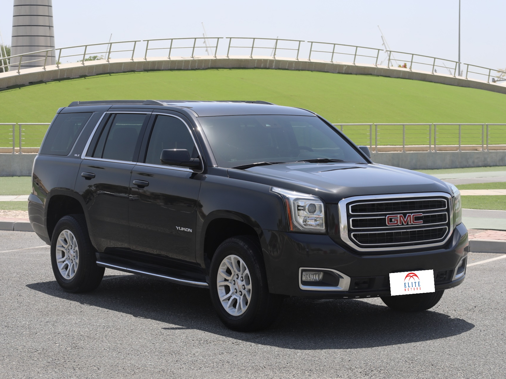 GMC Yukon SLE - Image 2