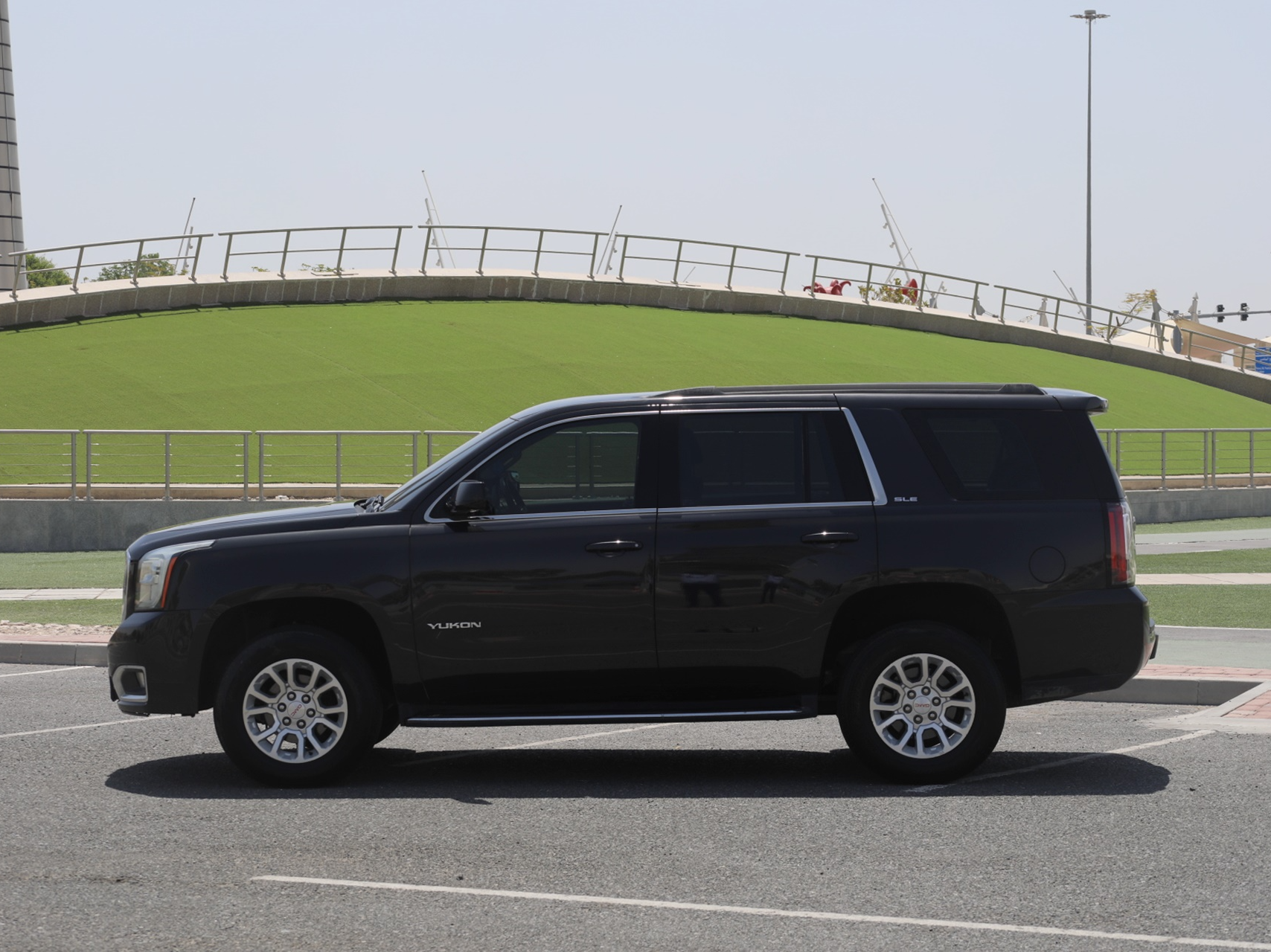 GMC Yukon SLE - Image 3
