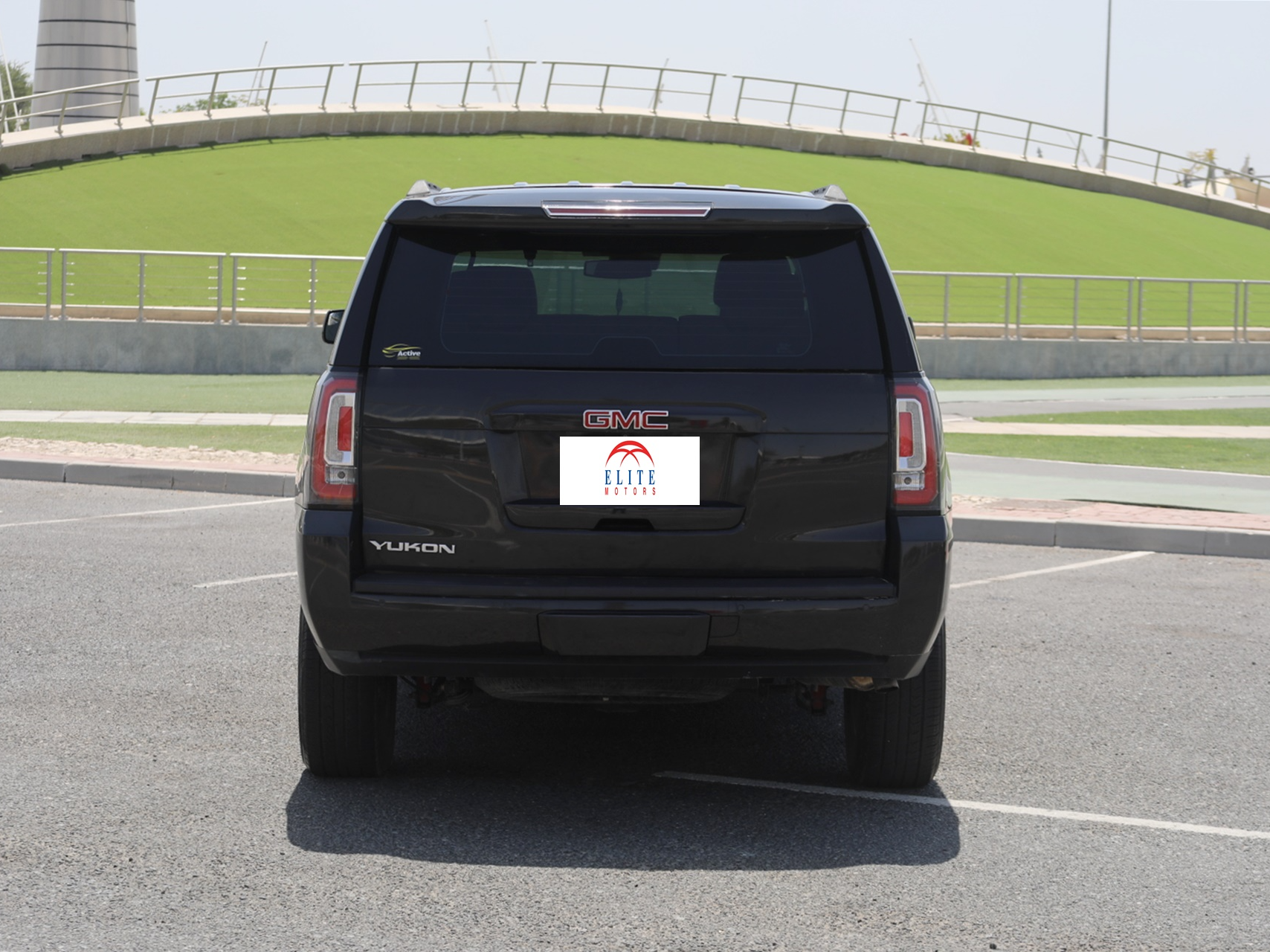 GMC Yukon SLE - Image 4