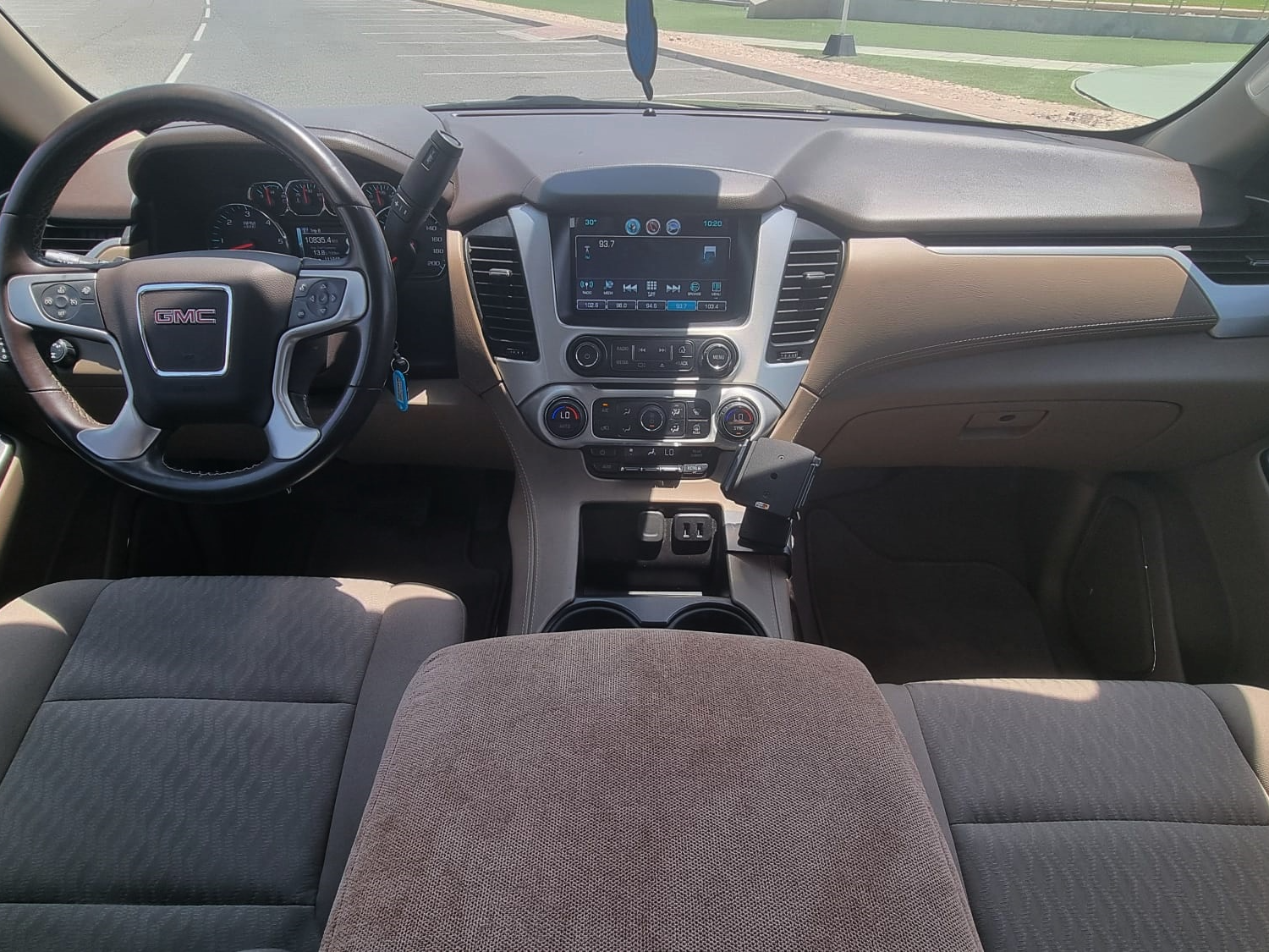 GMC Yukon SLE — photo 10 for sale in Qatar