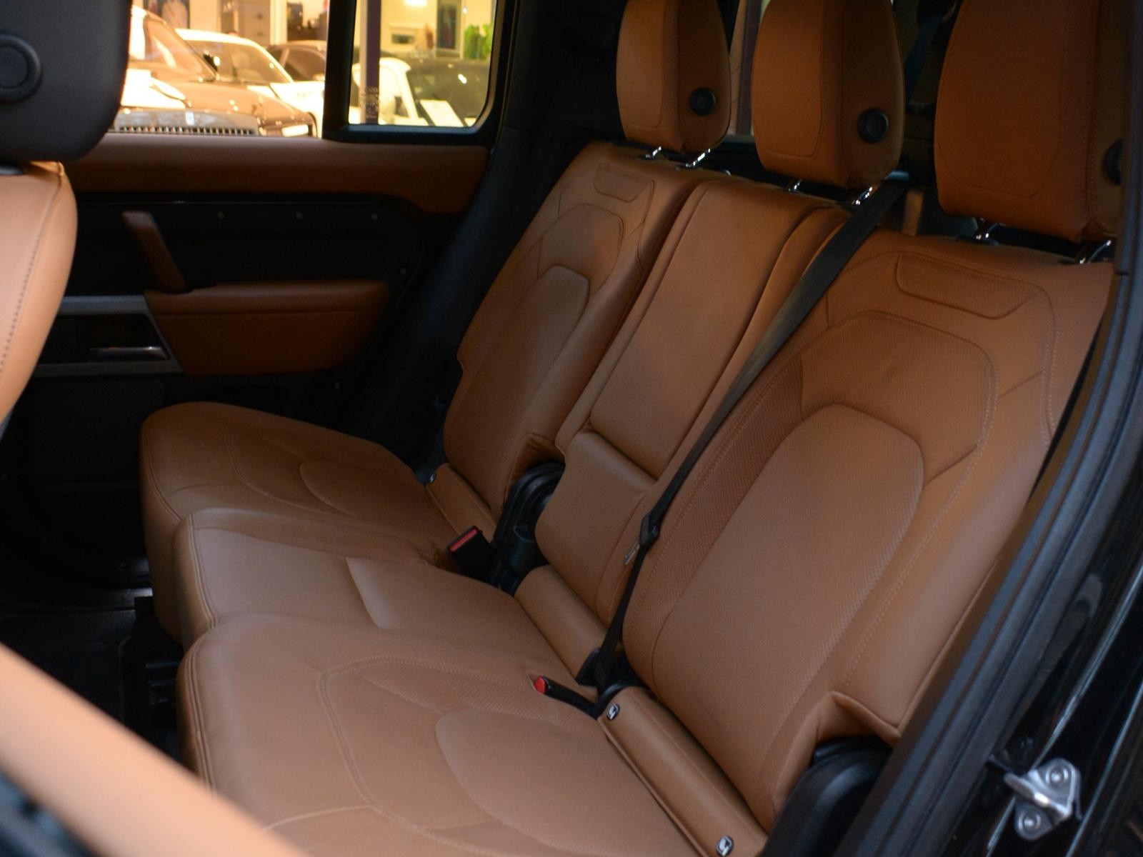 Land Rover Defender 110 HSE 2023 - Image 2