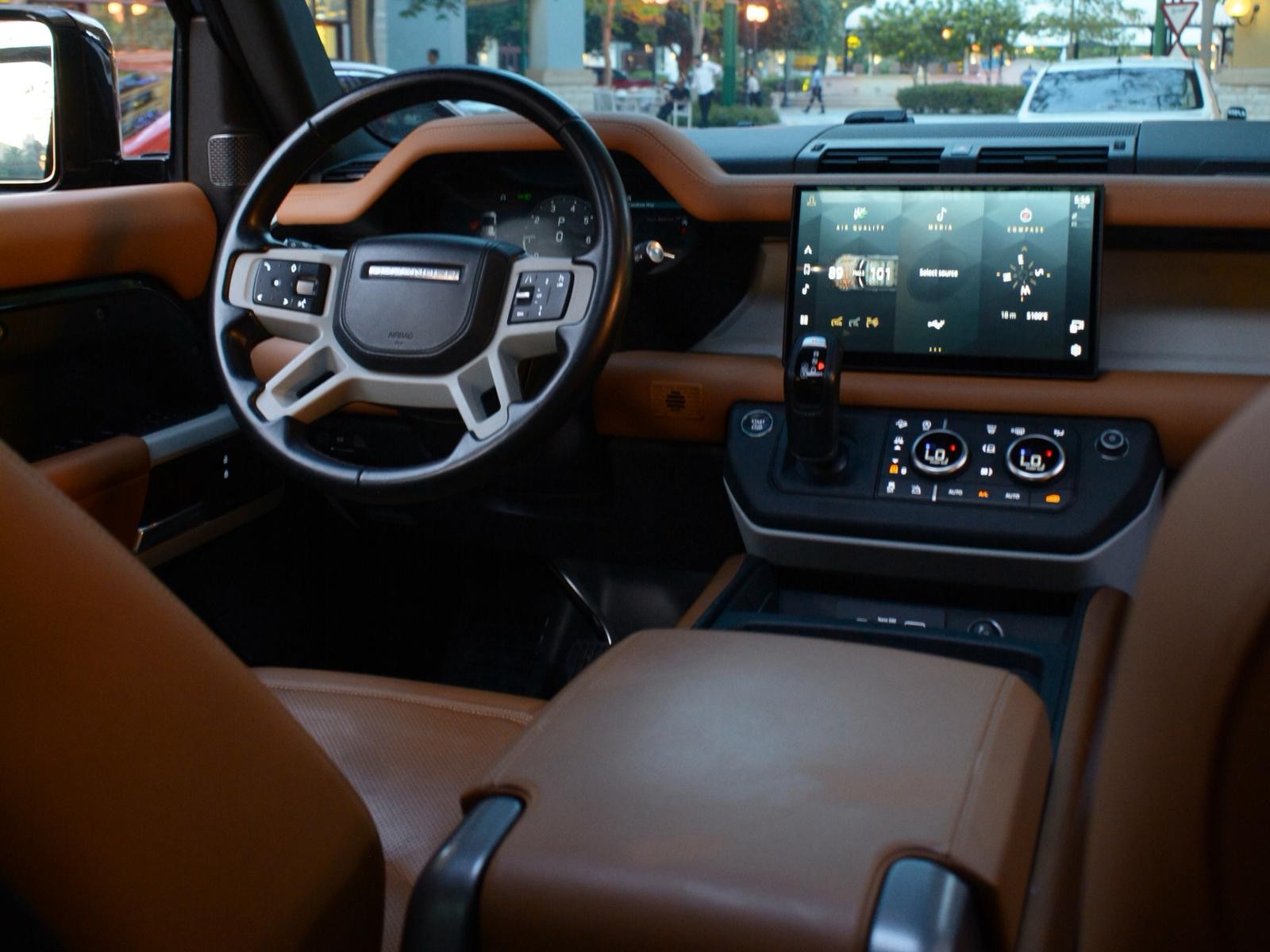Land Rover Defender 110 HSE 2023 - Image 4