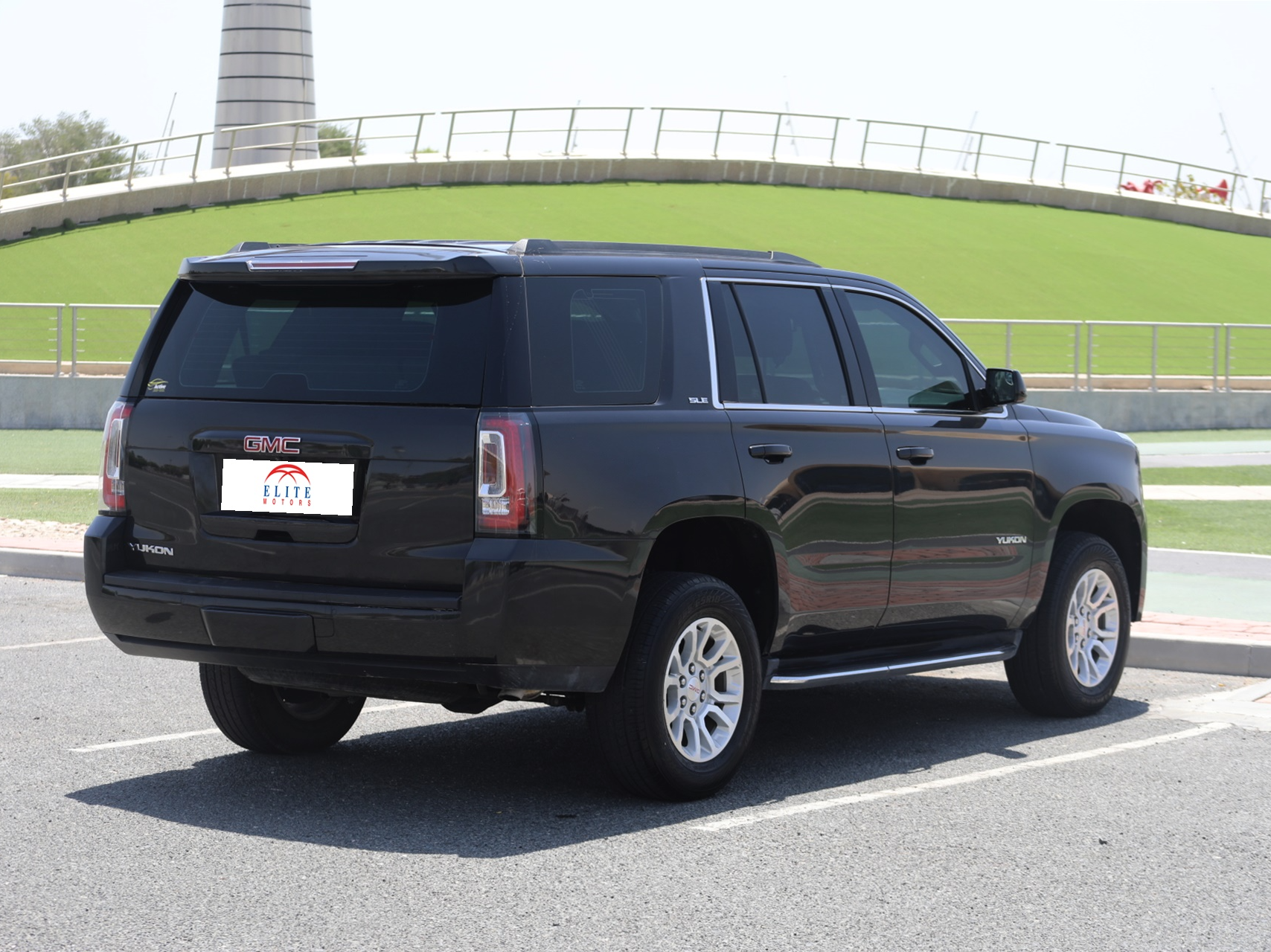 GMC Yukon SLE — photo 12 for sale in Qatar