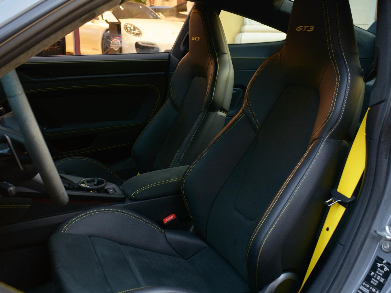 Porsche 911 GT3 2024 - Image 3