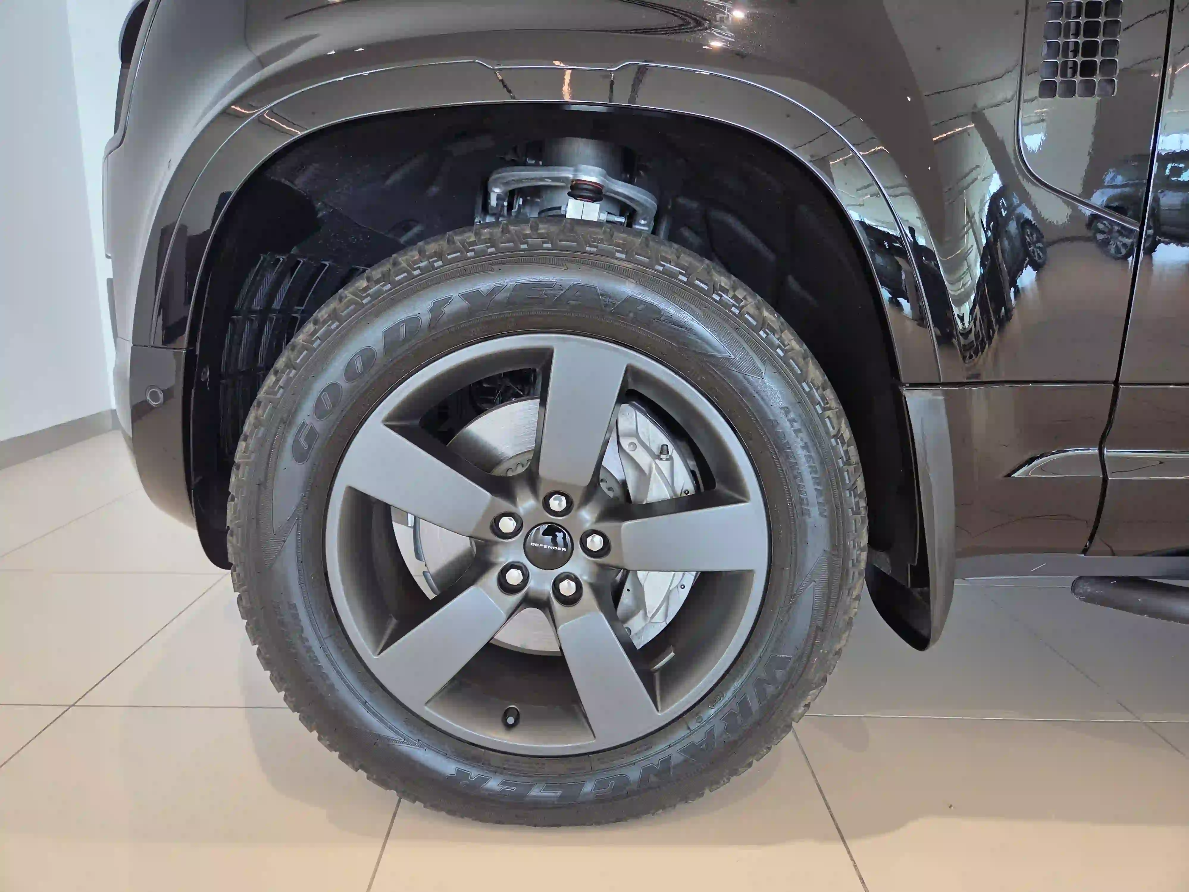 Land Rover Defender 130 3.0i6 SE 2026 — photo 12 for sale in Qatar