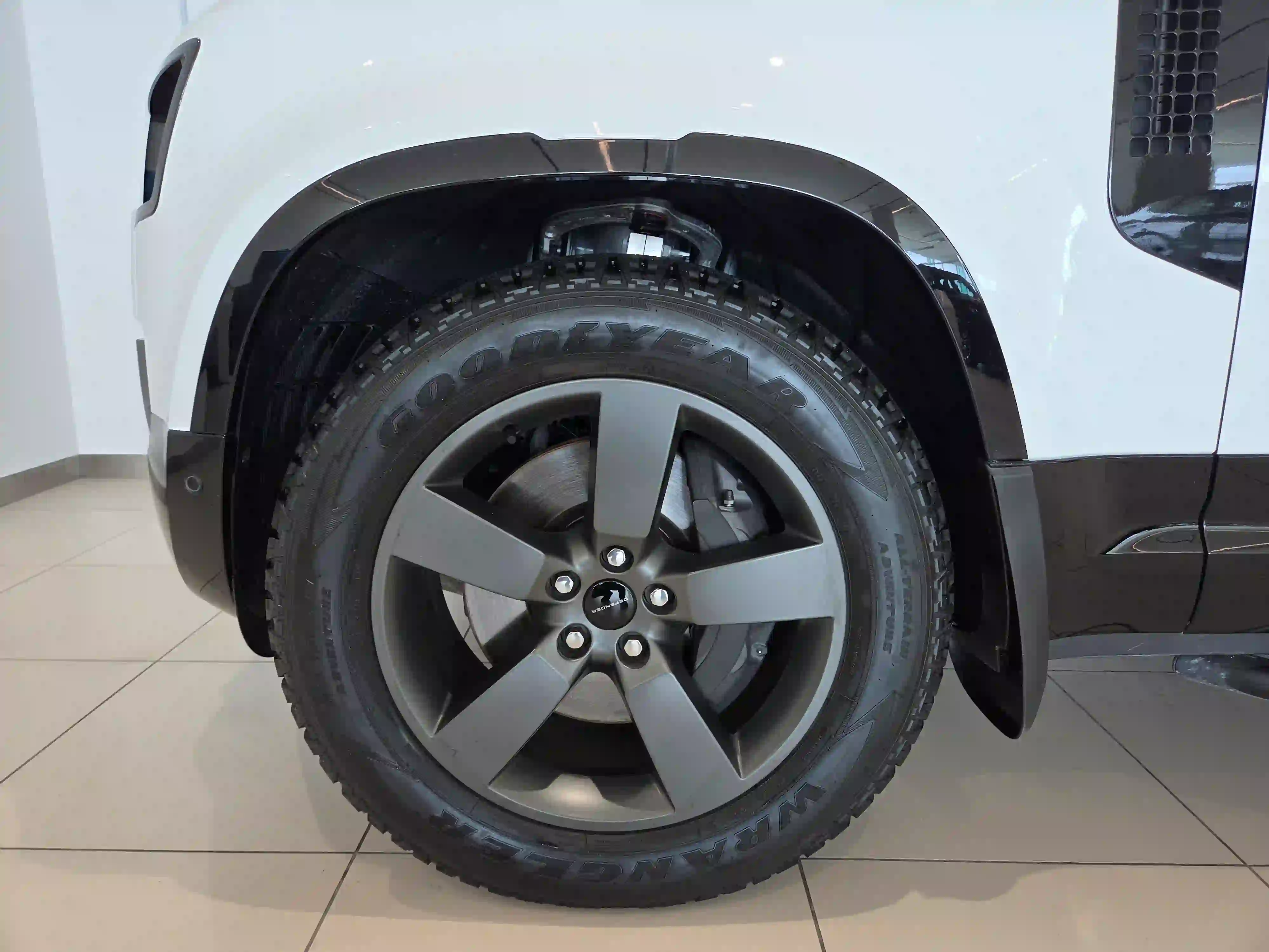 Land Rover Defender 110 3.0i6 X-Dynamic HSE 2026 — photo 13 for sale in Qatar