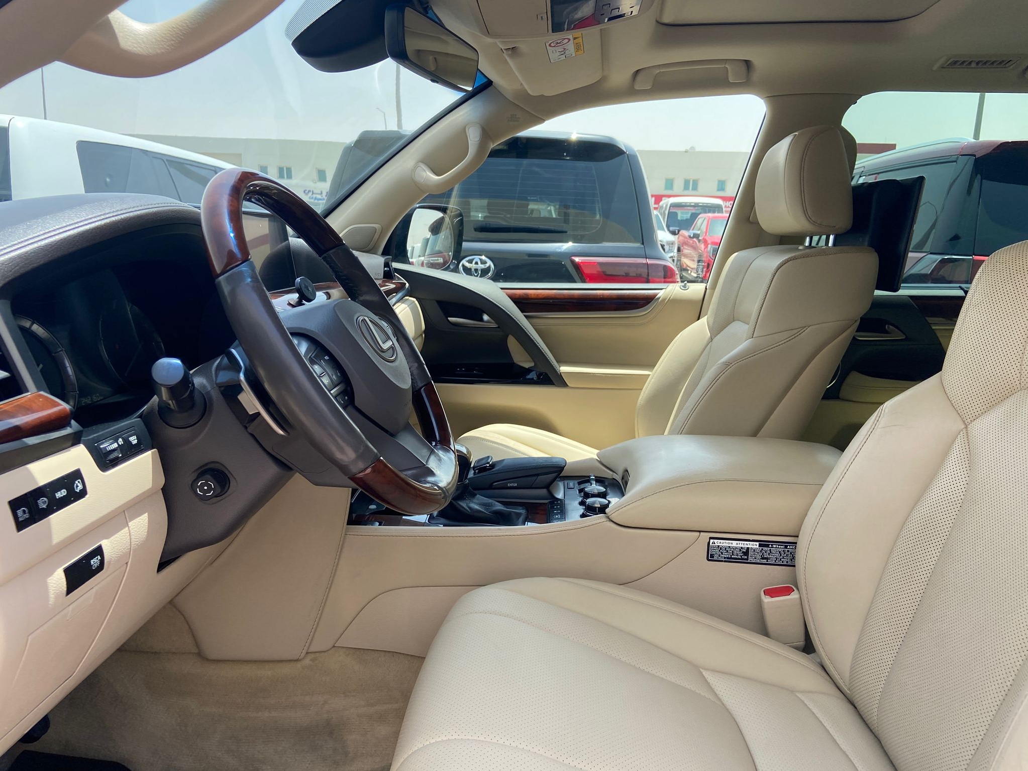 Lexus LX 570 2016 - Image 2