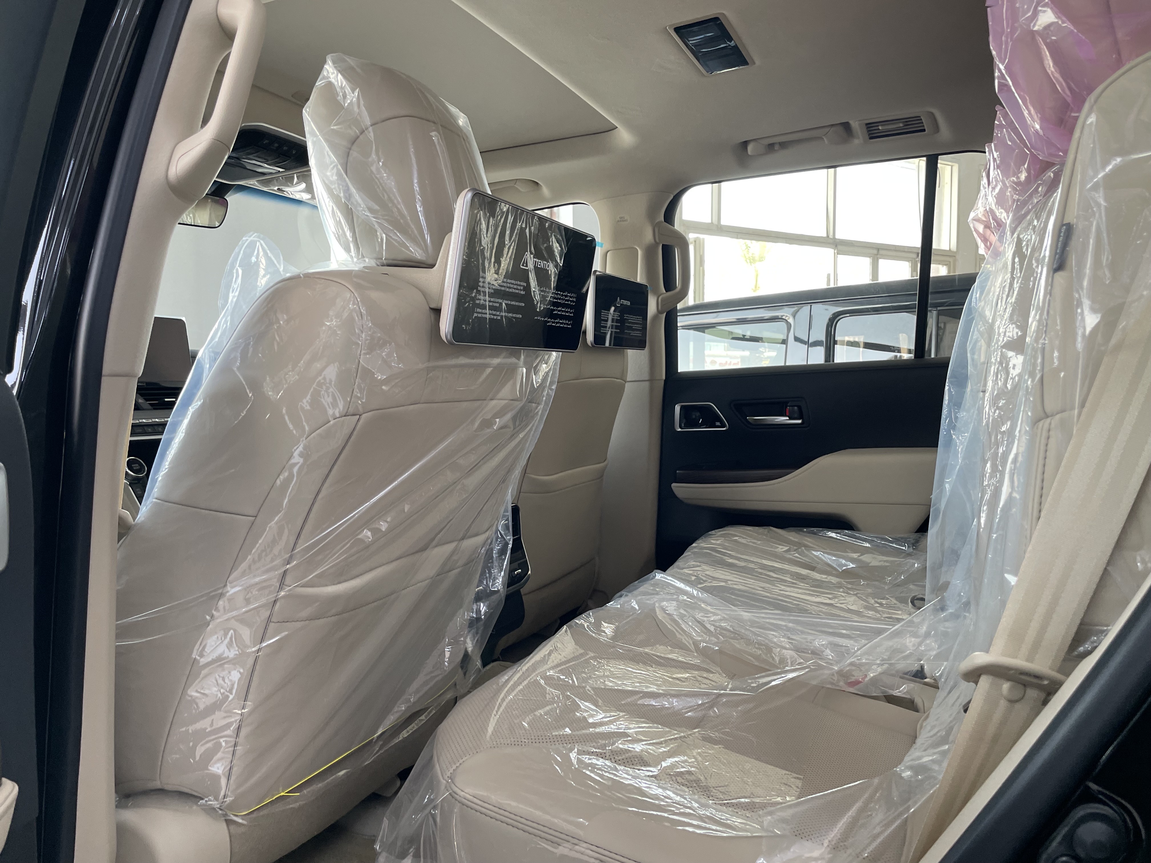 Toyota Land Cruiser VX - Image 4