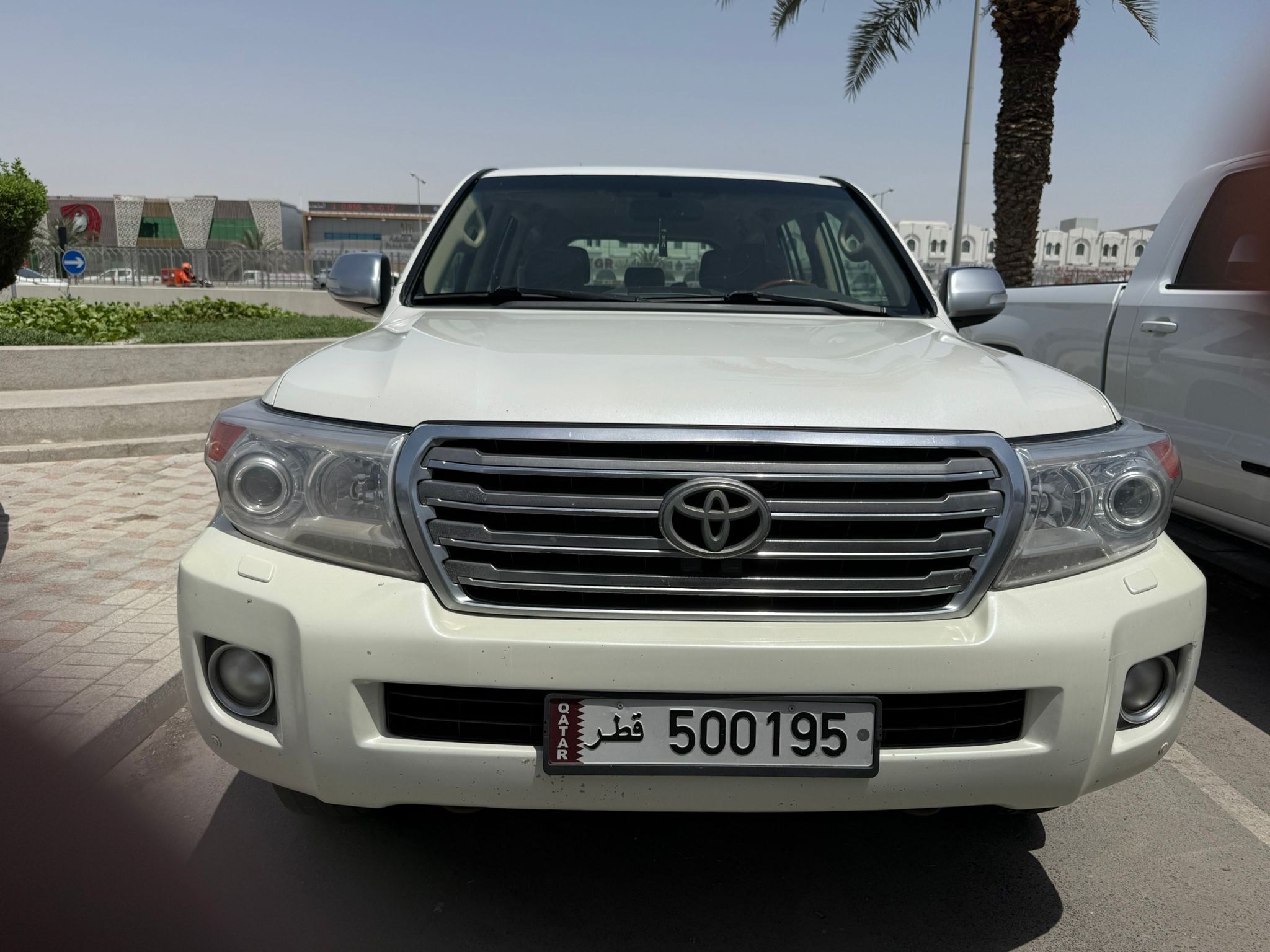 Toyota Land Cruiser GXR v8 2012 - Image 2