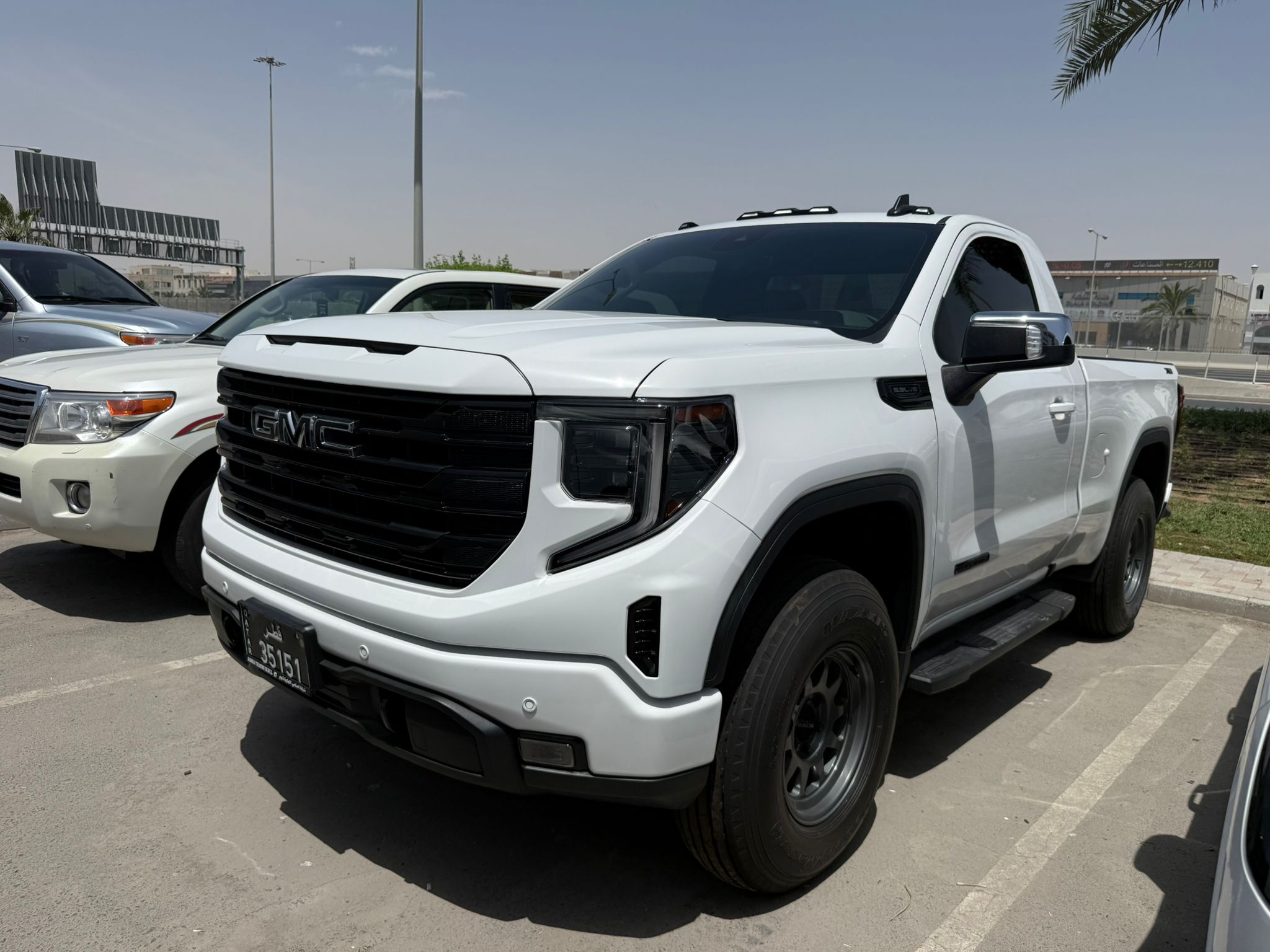 GMC Sierra Elevation  2024 - Image 2