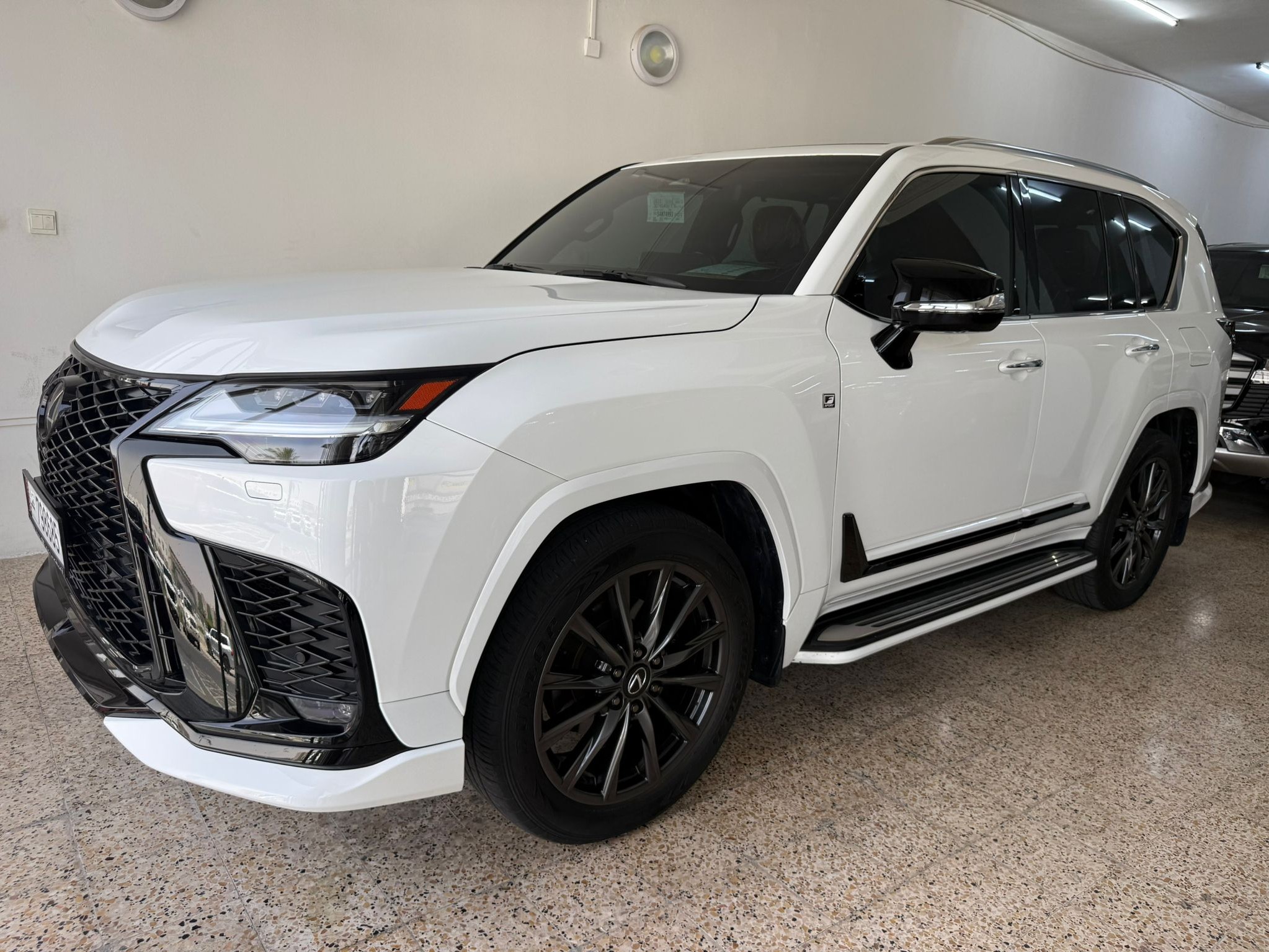 Lexus LX 600  F-Sport 2025 - Image 2
