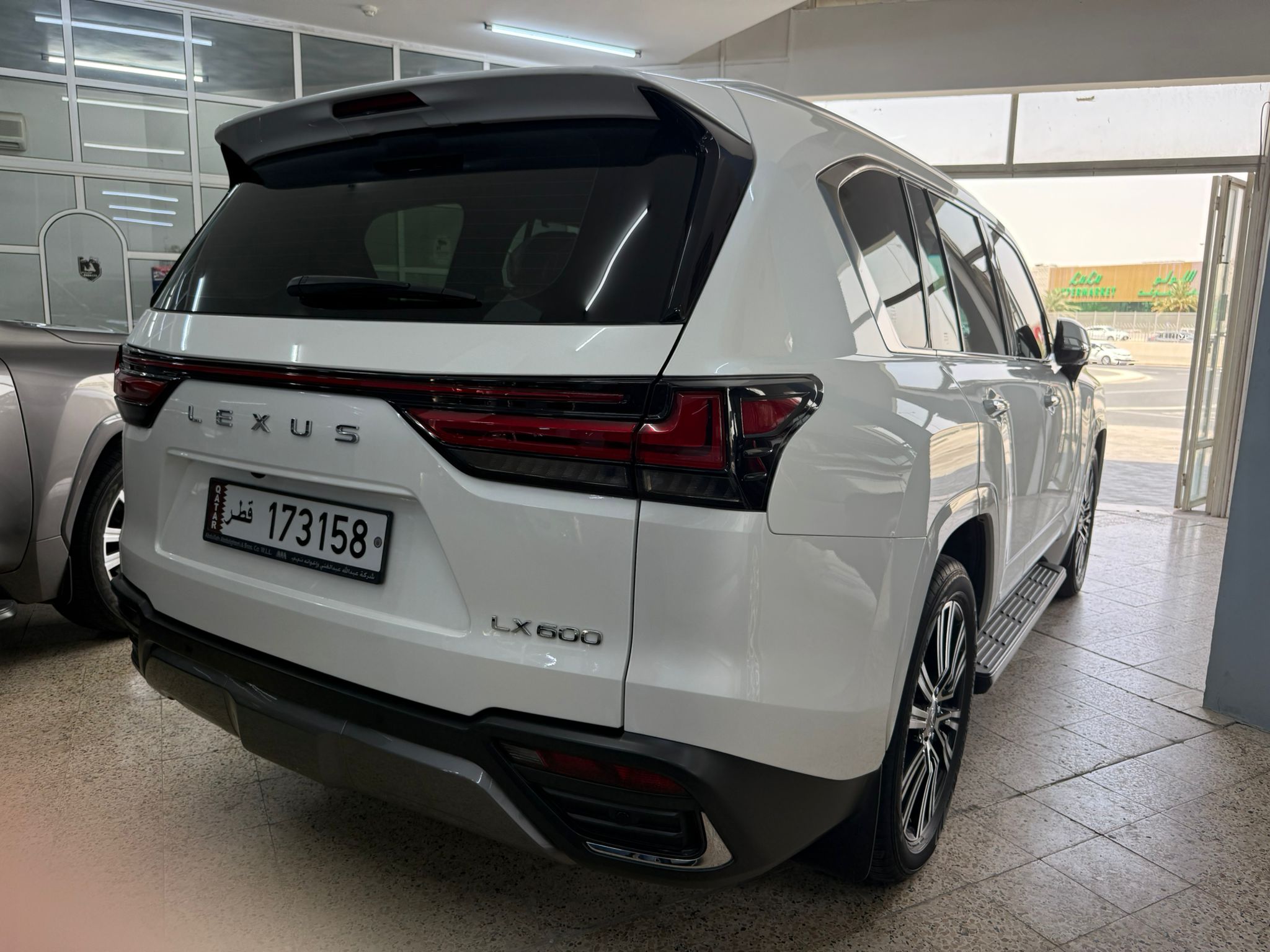 Lexus LX 600 Luxury  2024 - Image 4