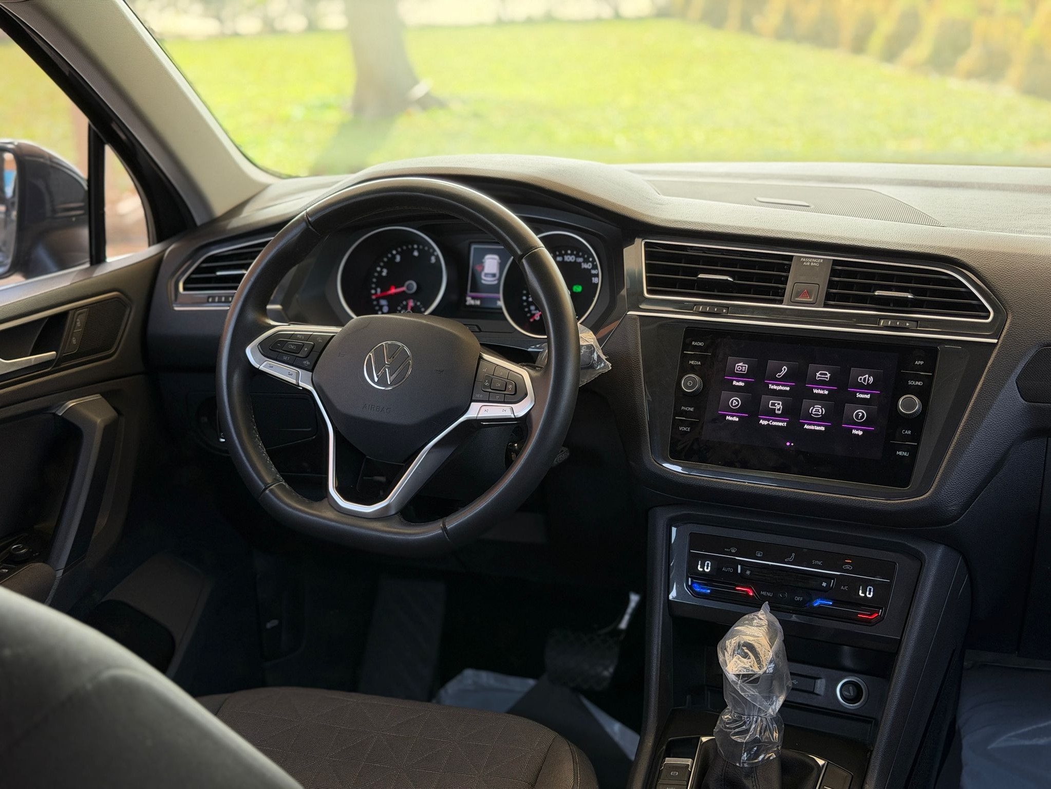 Volkswagen Tiguan 2024 — photo 11 for sale in Qatar