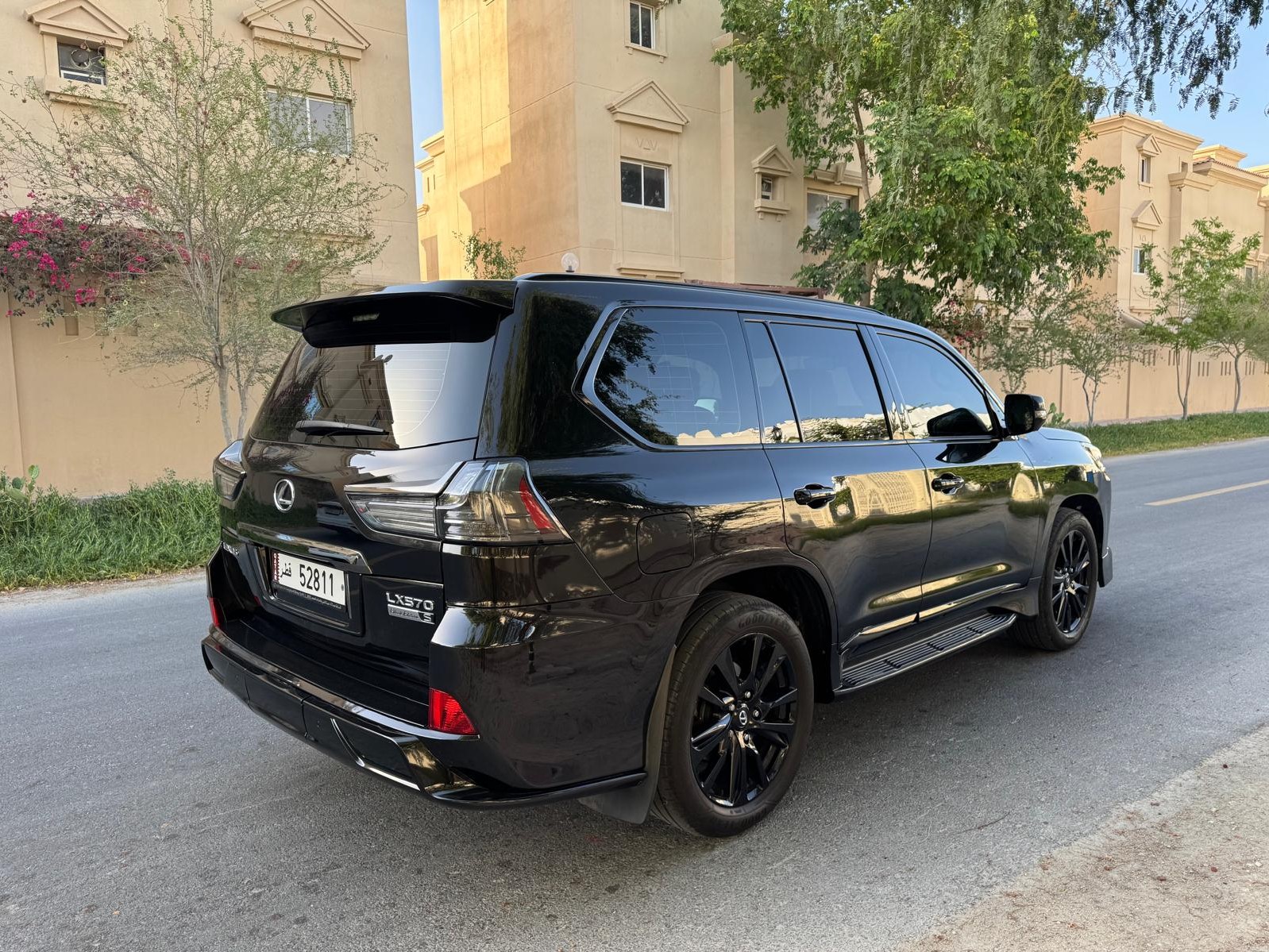 Lexus LX 570 S Black Edition 2020 - Image 4