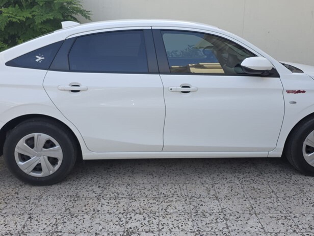 Toyota Yaris 2023 - Image 2